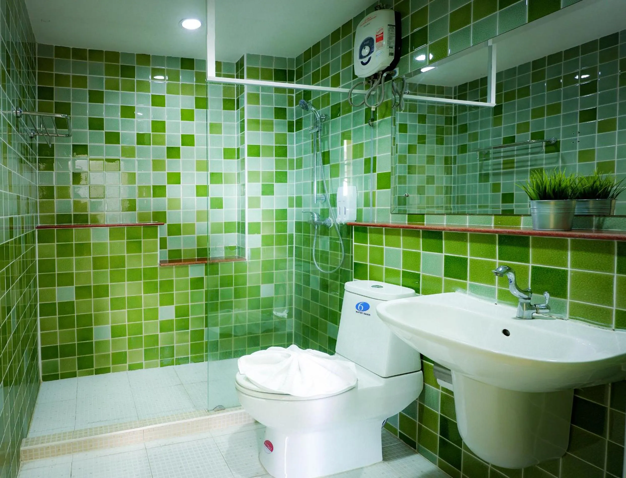 Shower in Ingnaam Hotel