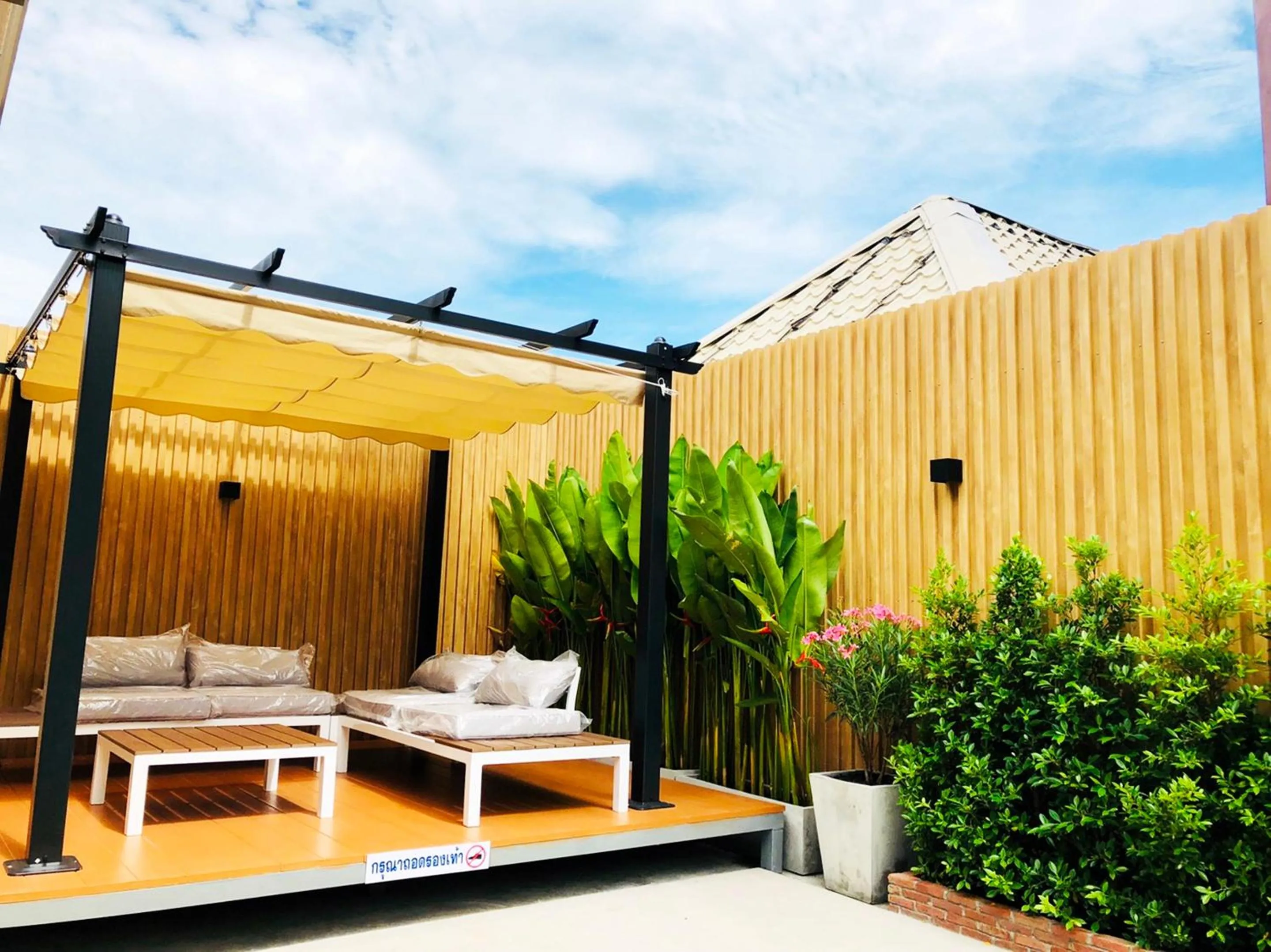 Swimming pool in Ingnaam Hotel