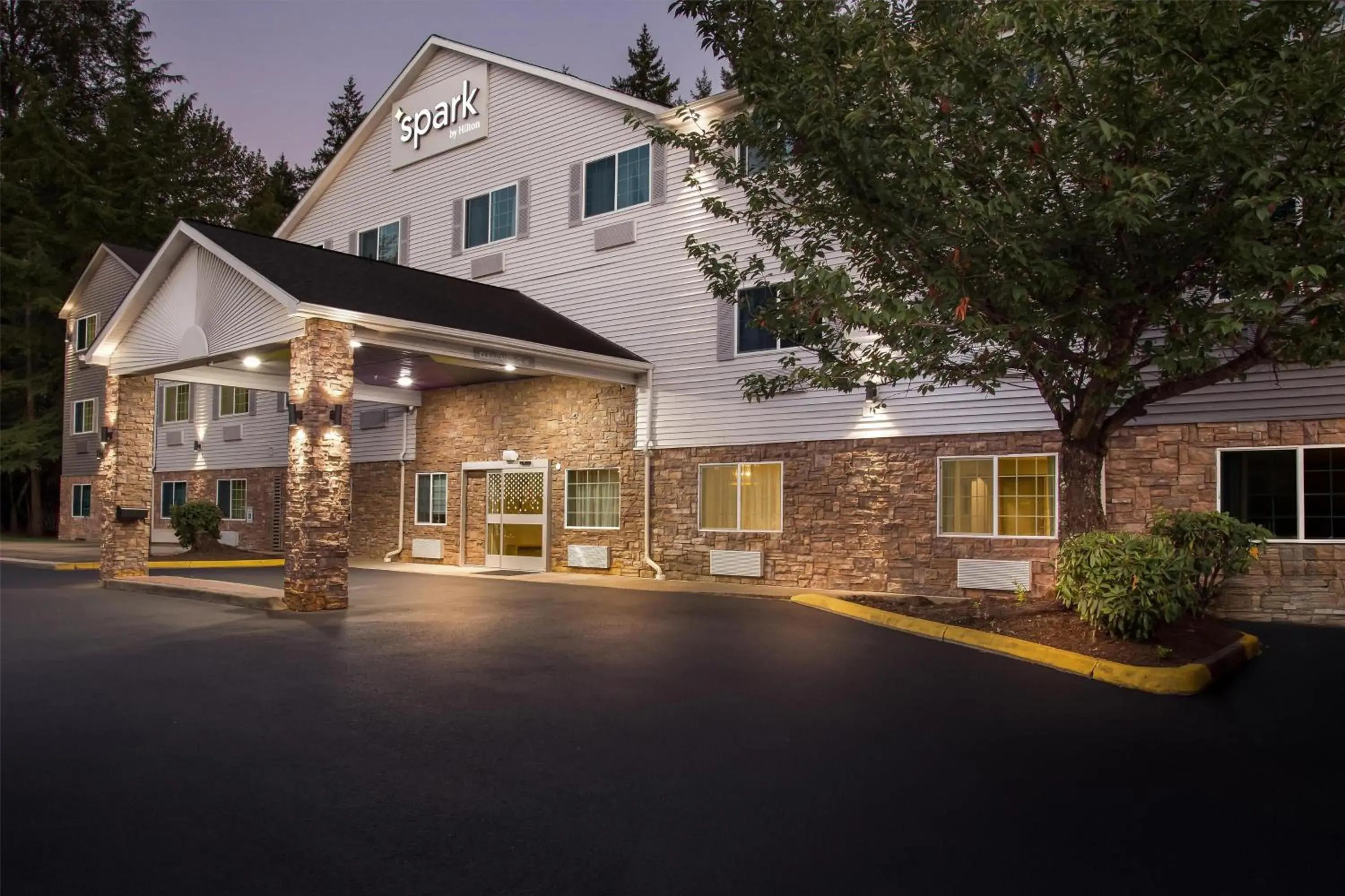Property building in Spark by Hilton Tumwater Property building in Spark by Hilton Tumwater