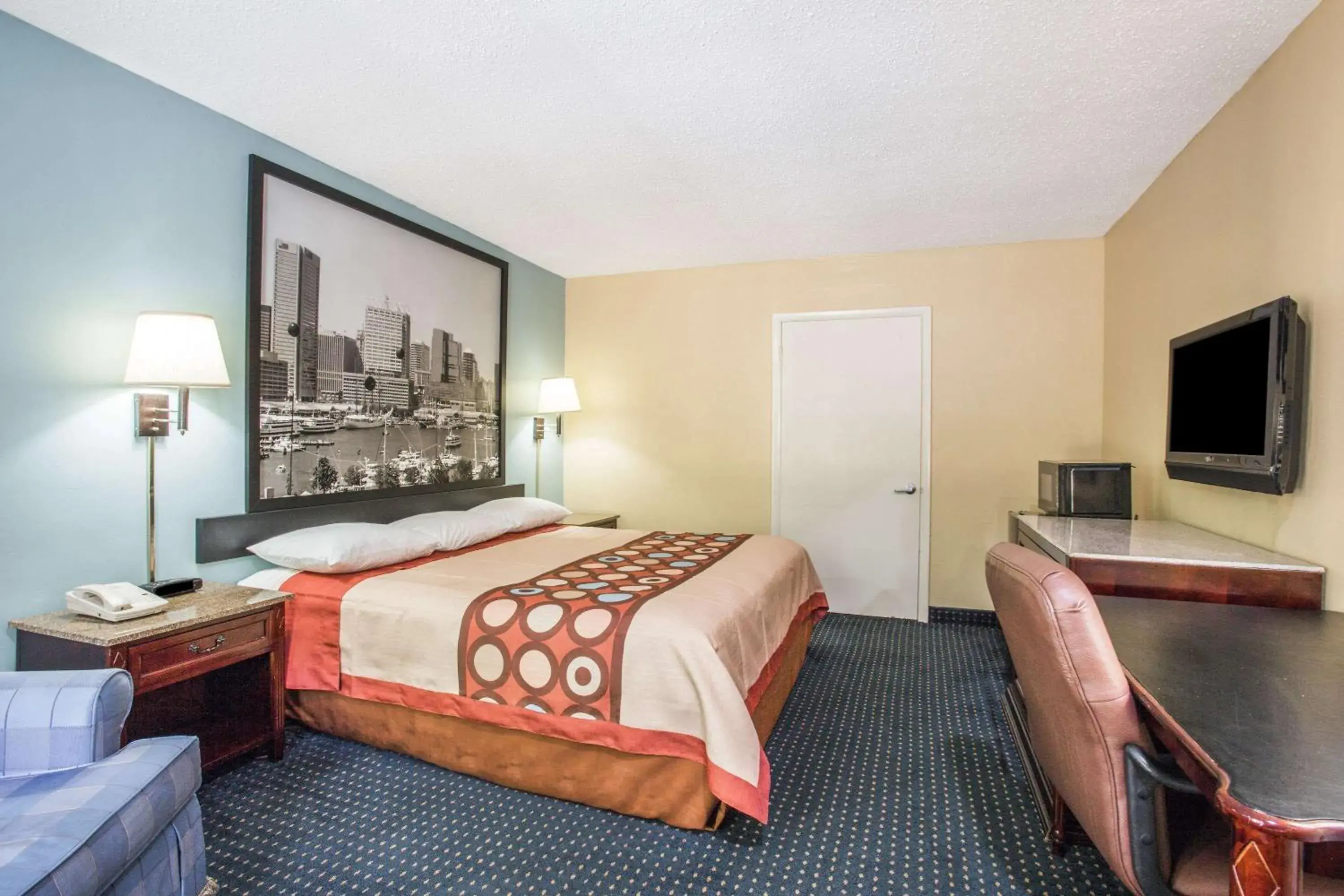 Photo of the whole room, Bed in Super 8 by Wyndham Camp Springs/Andrews AFB DC Area Photo of the whole room, Bed in Super 8 by Wyndham Camp Springs/Andrews AFB DC Area