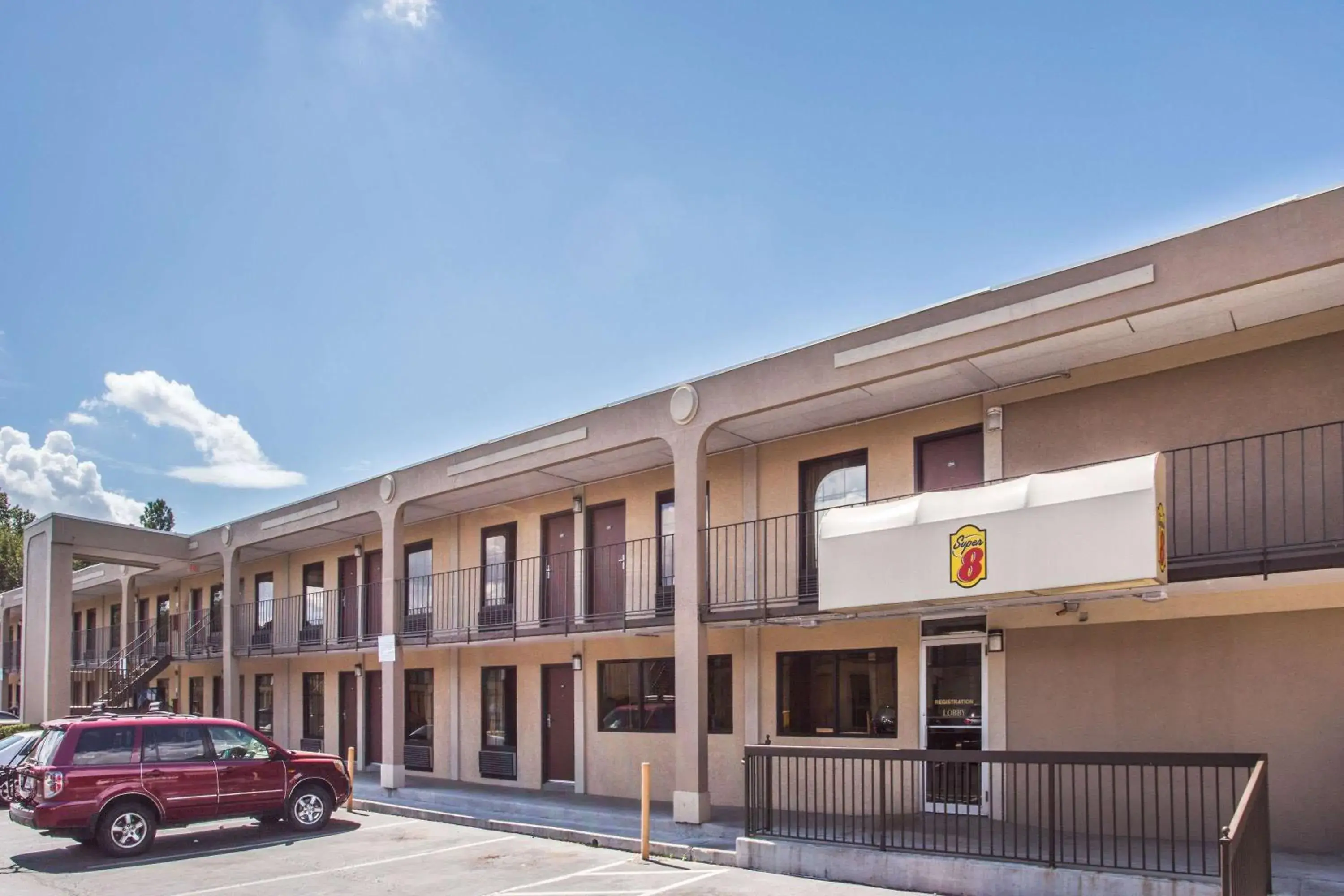 Property building in Super 8 by Wyndham Camp Springs/Andrews AFB DC Area Property building in Super 8 by Wyndham Camp Springs/Andrews AFB DC Area