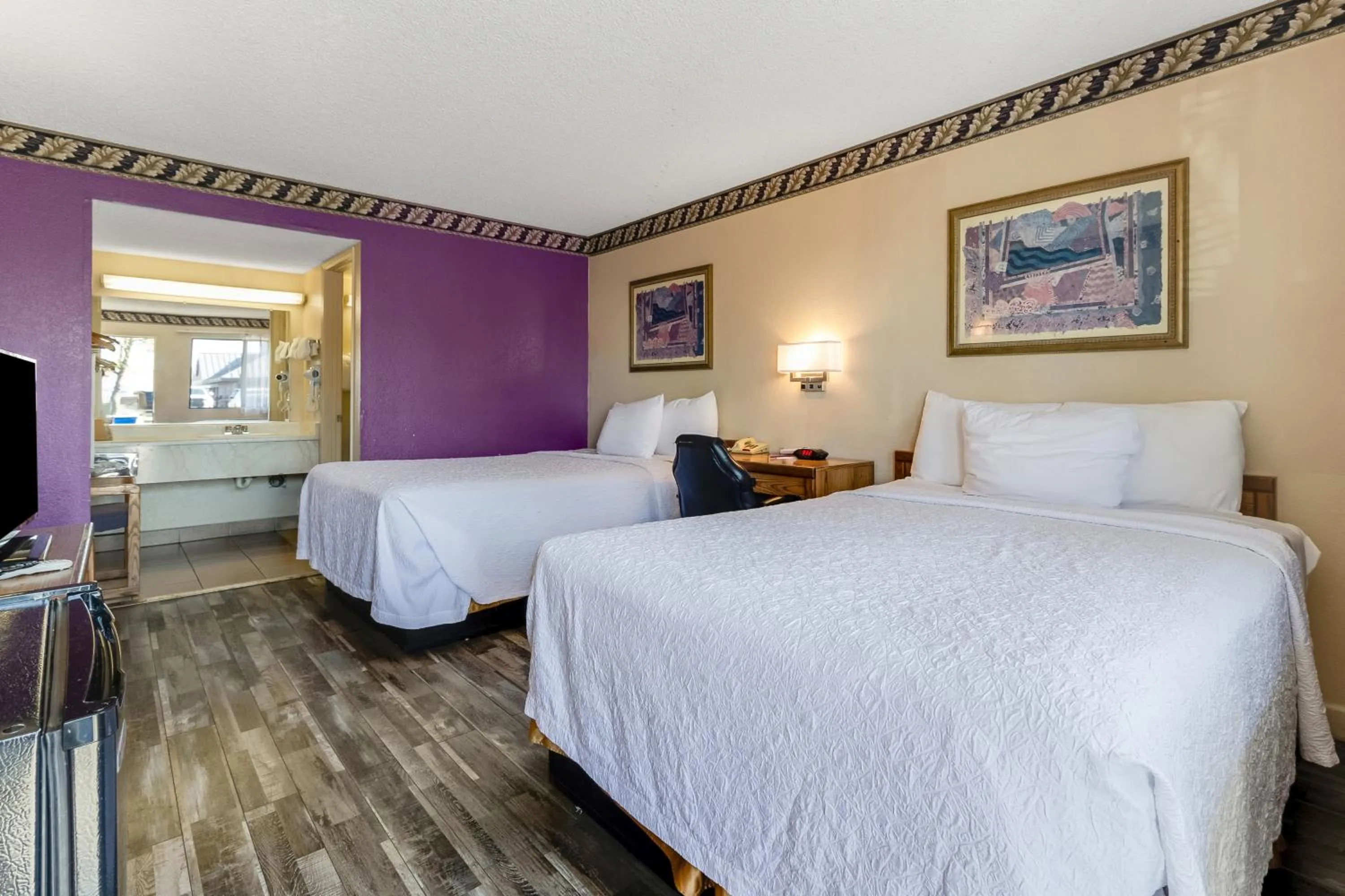 Bed in Knights Inn Madera