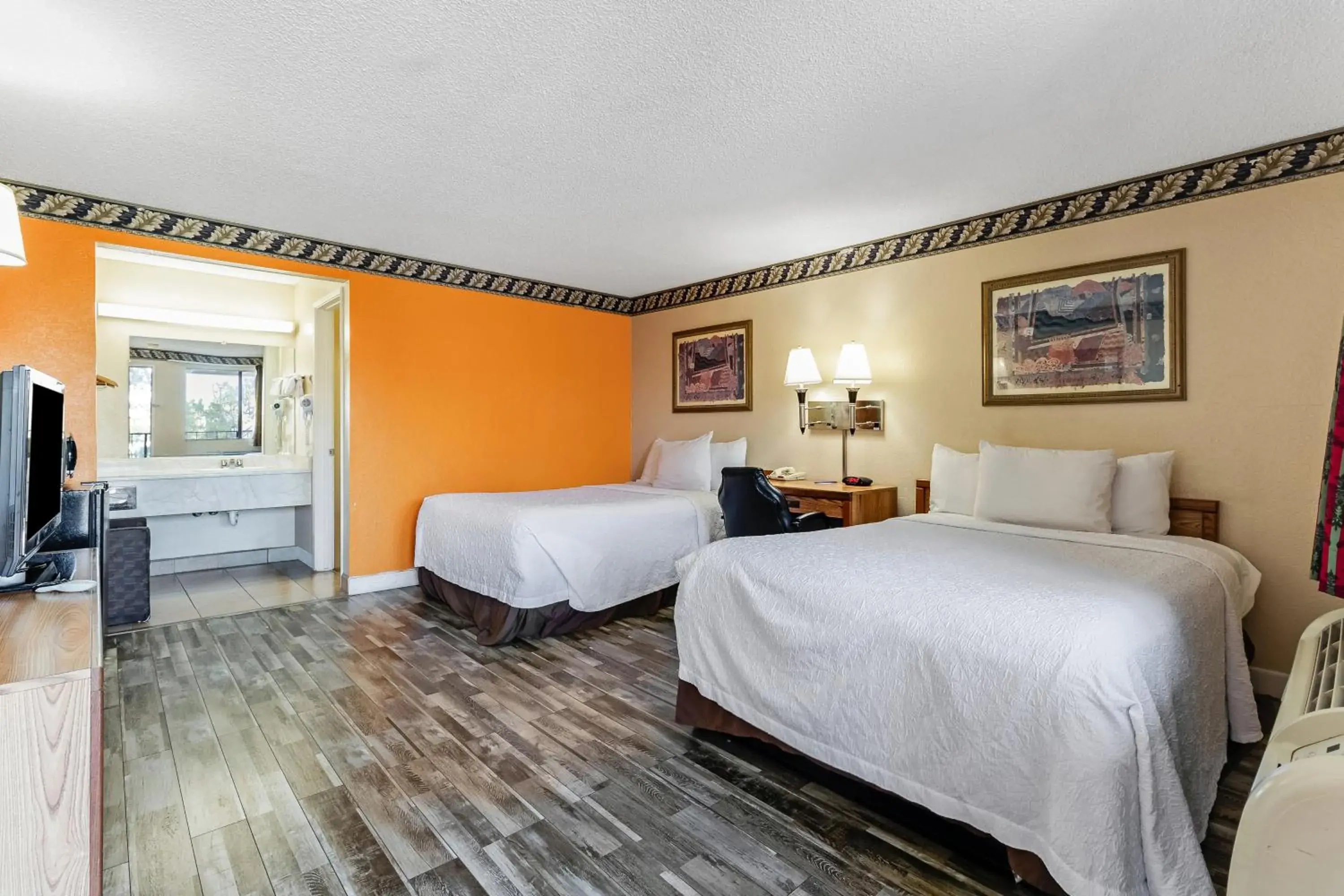 Bed in Knights Inn Madera Bed in Knights Inn Madera