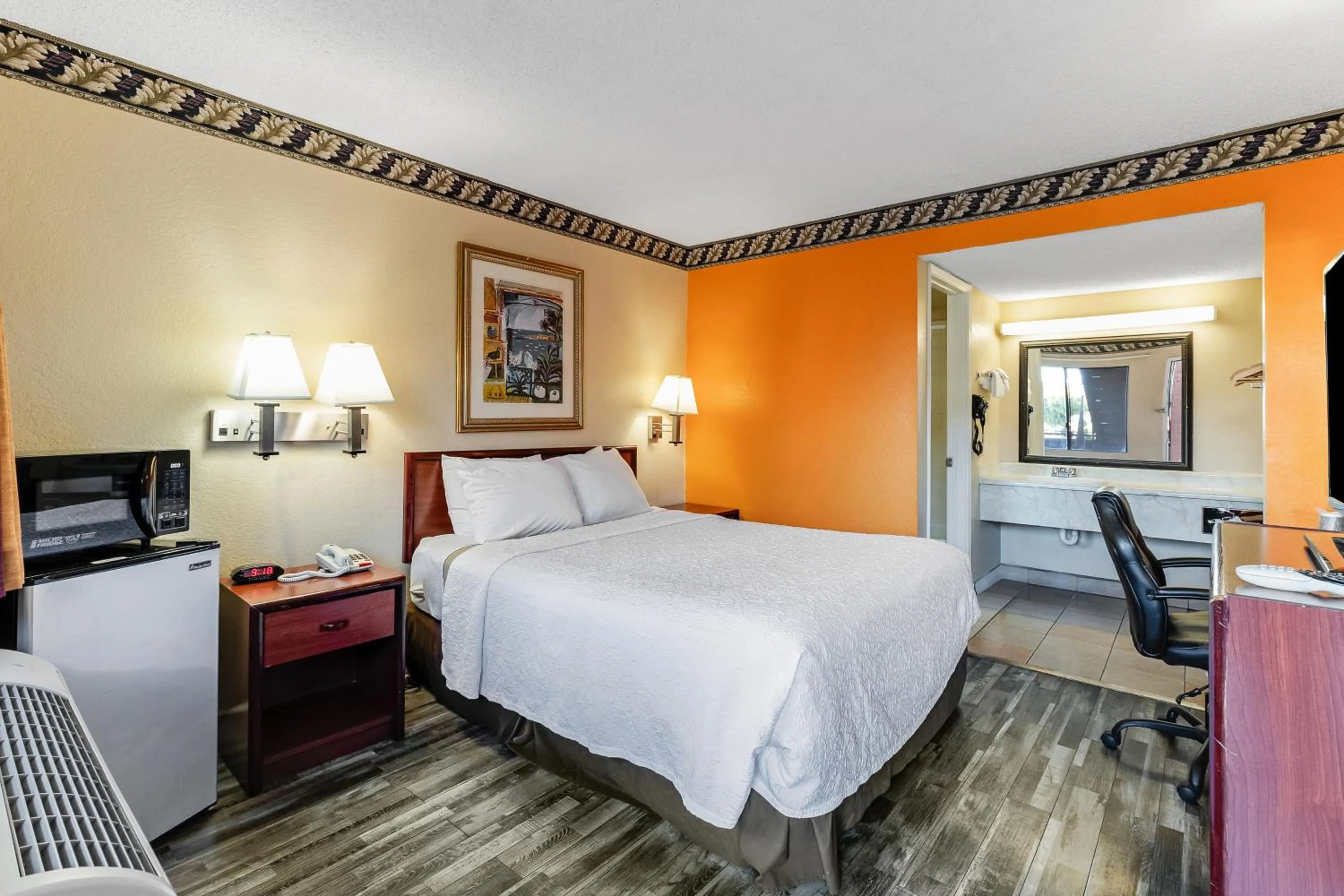 Bed in Knights Inn Madera