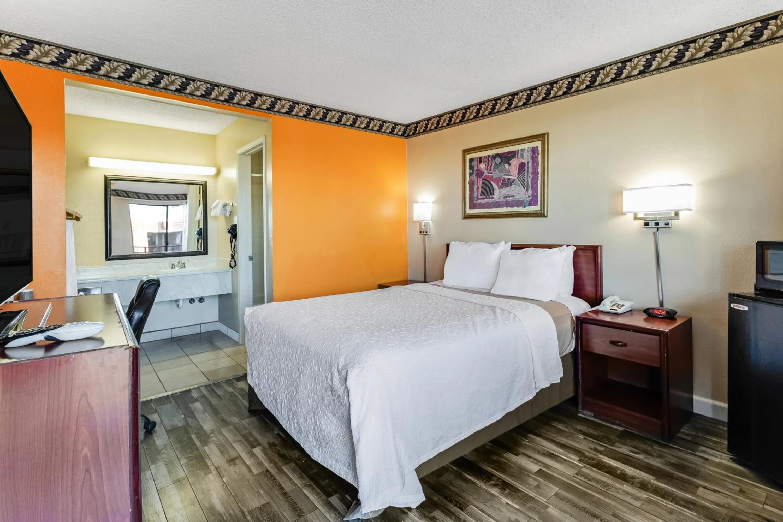 Bed in Knights Inn Madera