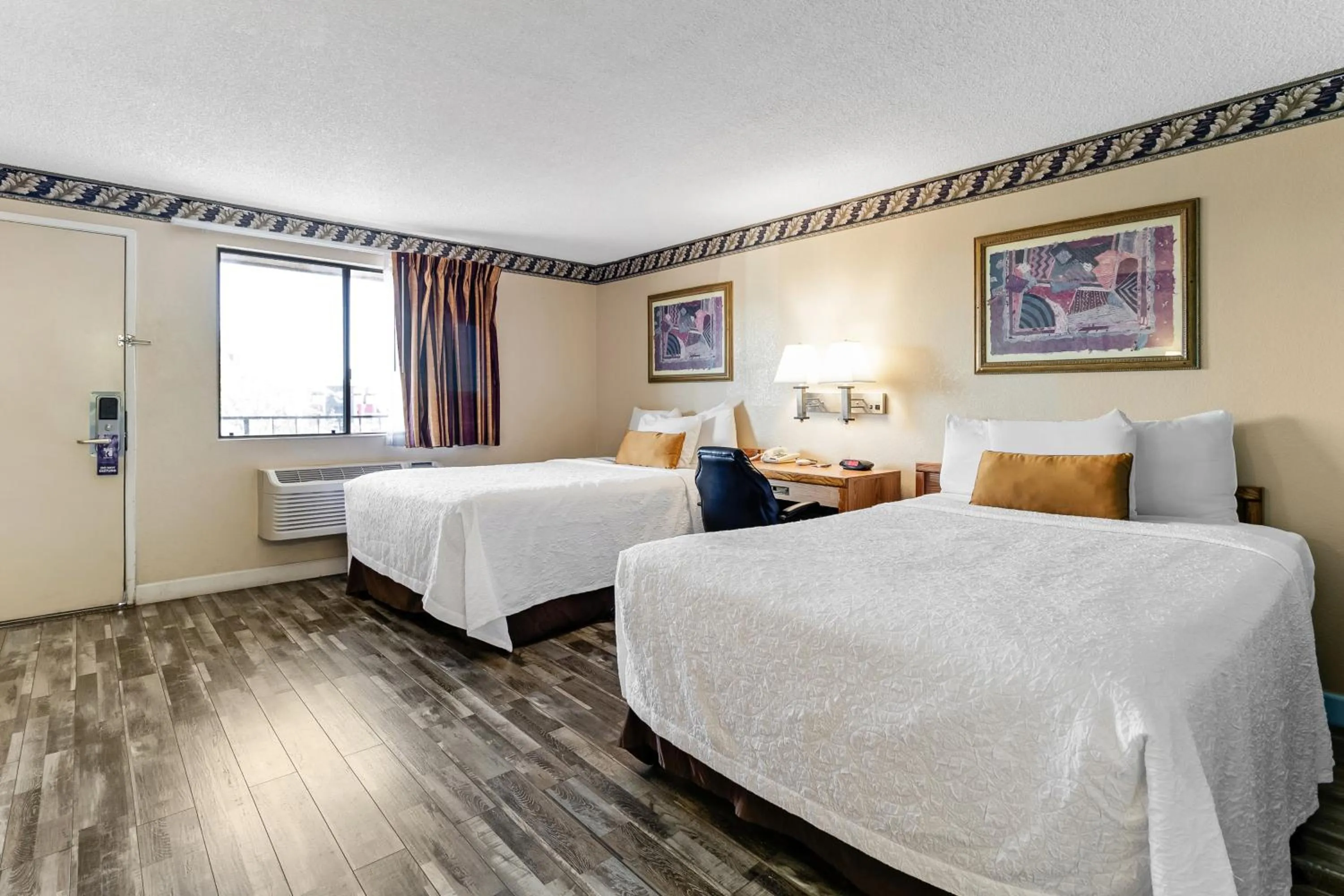 Bed in Knights Inn Madera