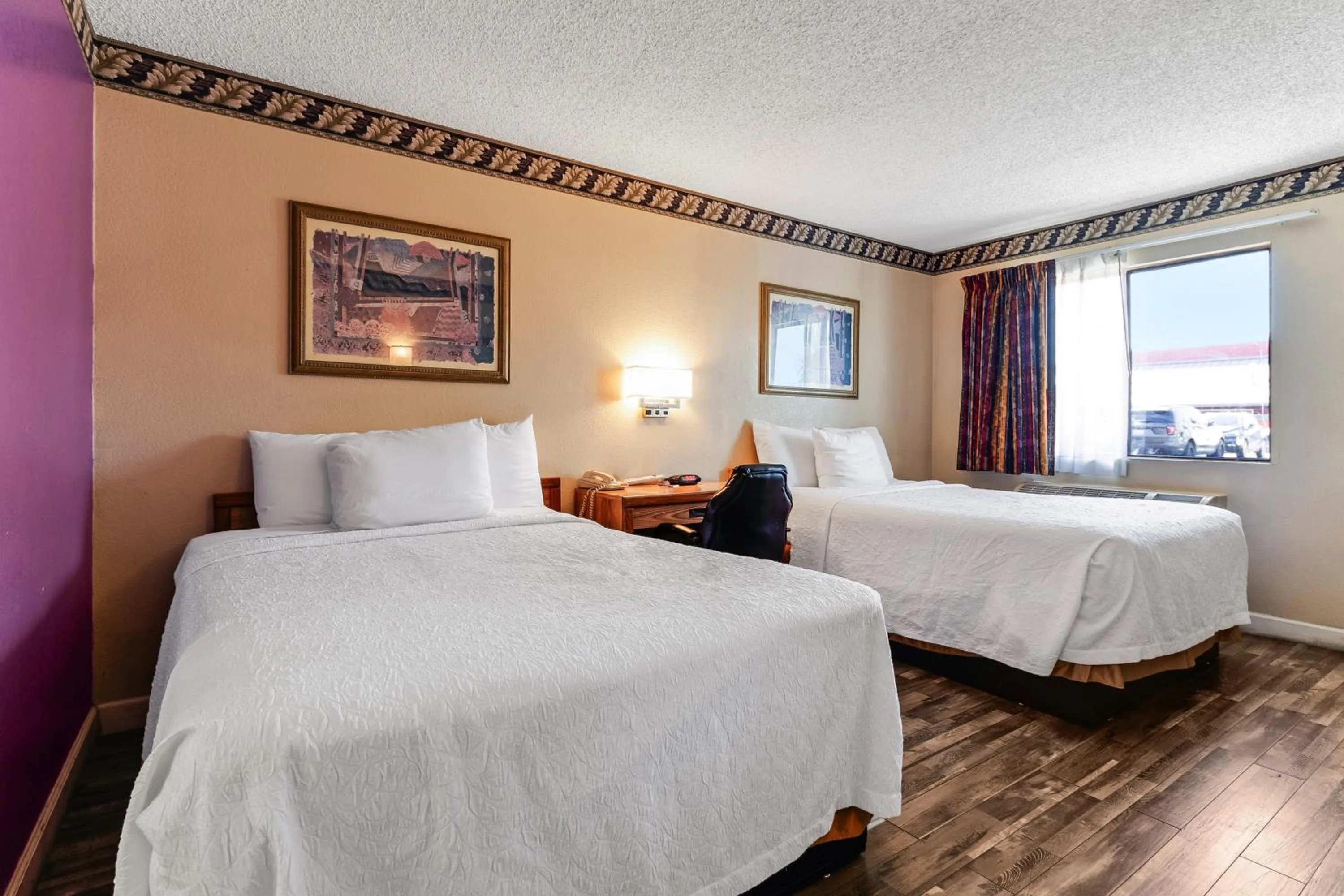 Bed in Knights Inn Madera