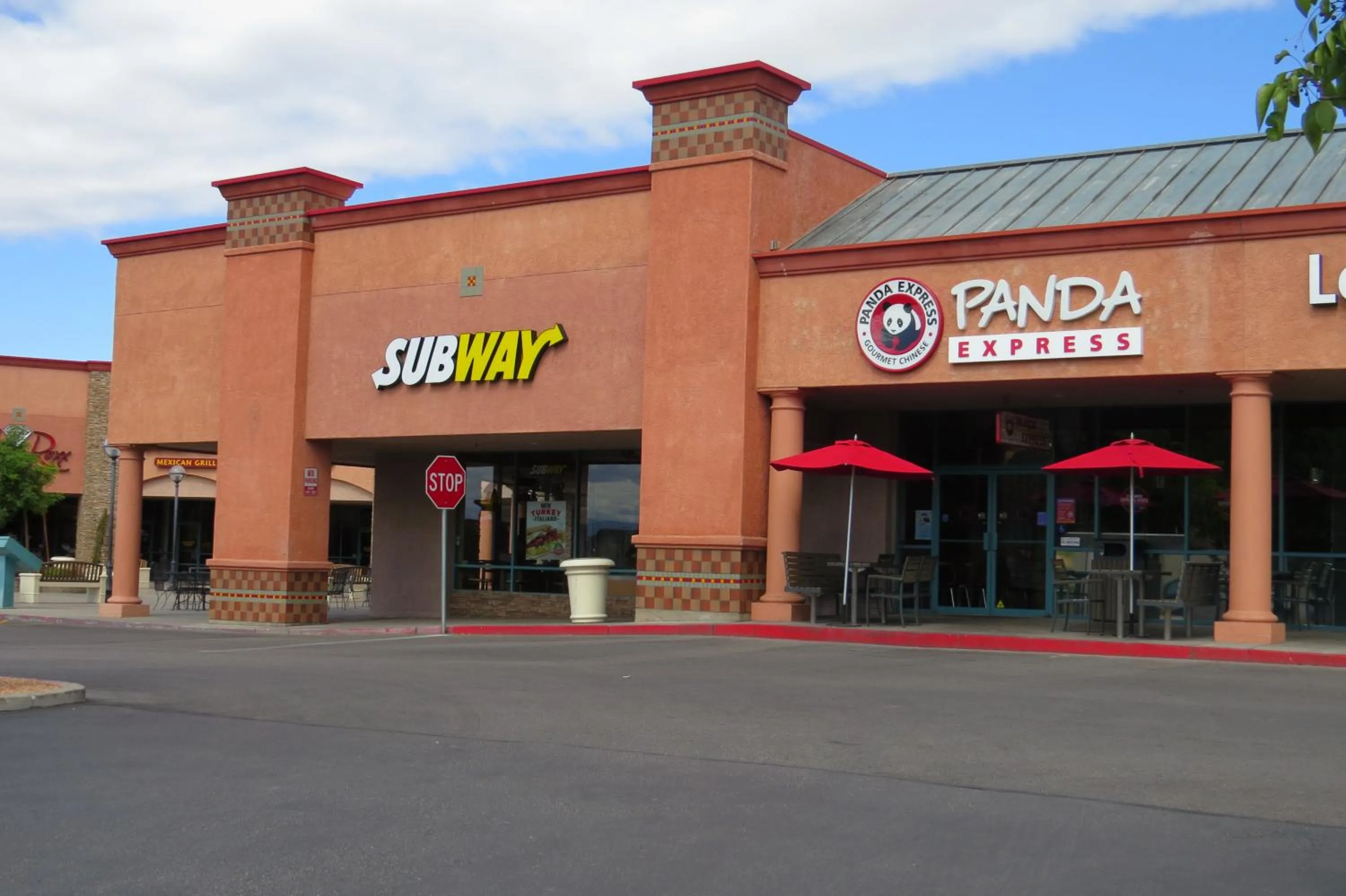 Restaurant/places to eat in America's Best Inn & Suites Saint George