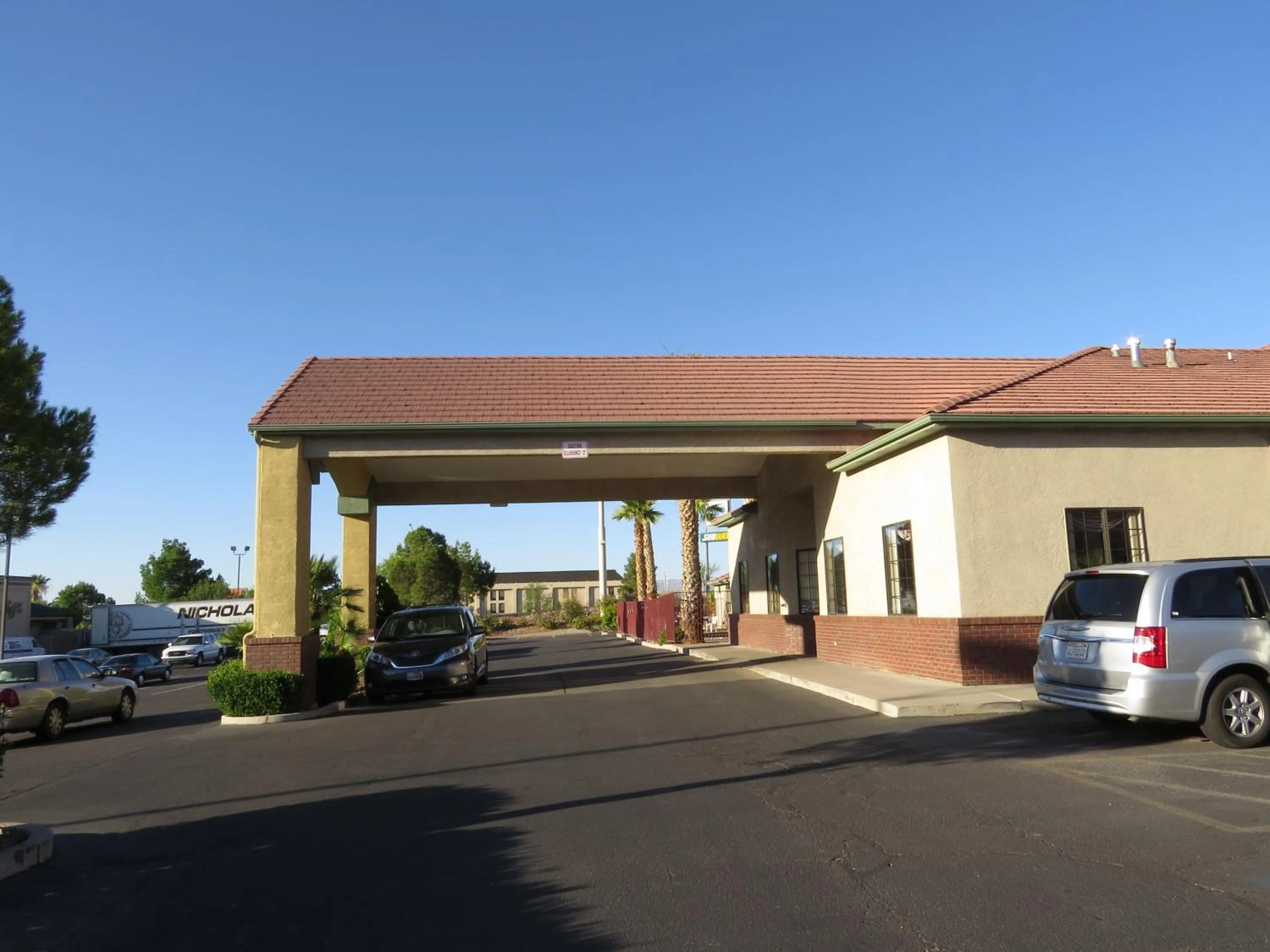 Facade/entrance in America's Best Inn & Suites Saint George