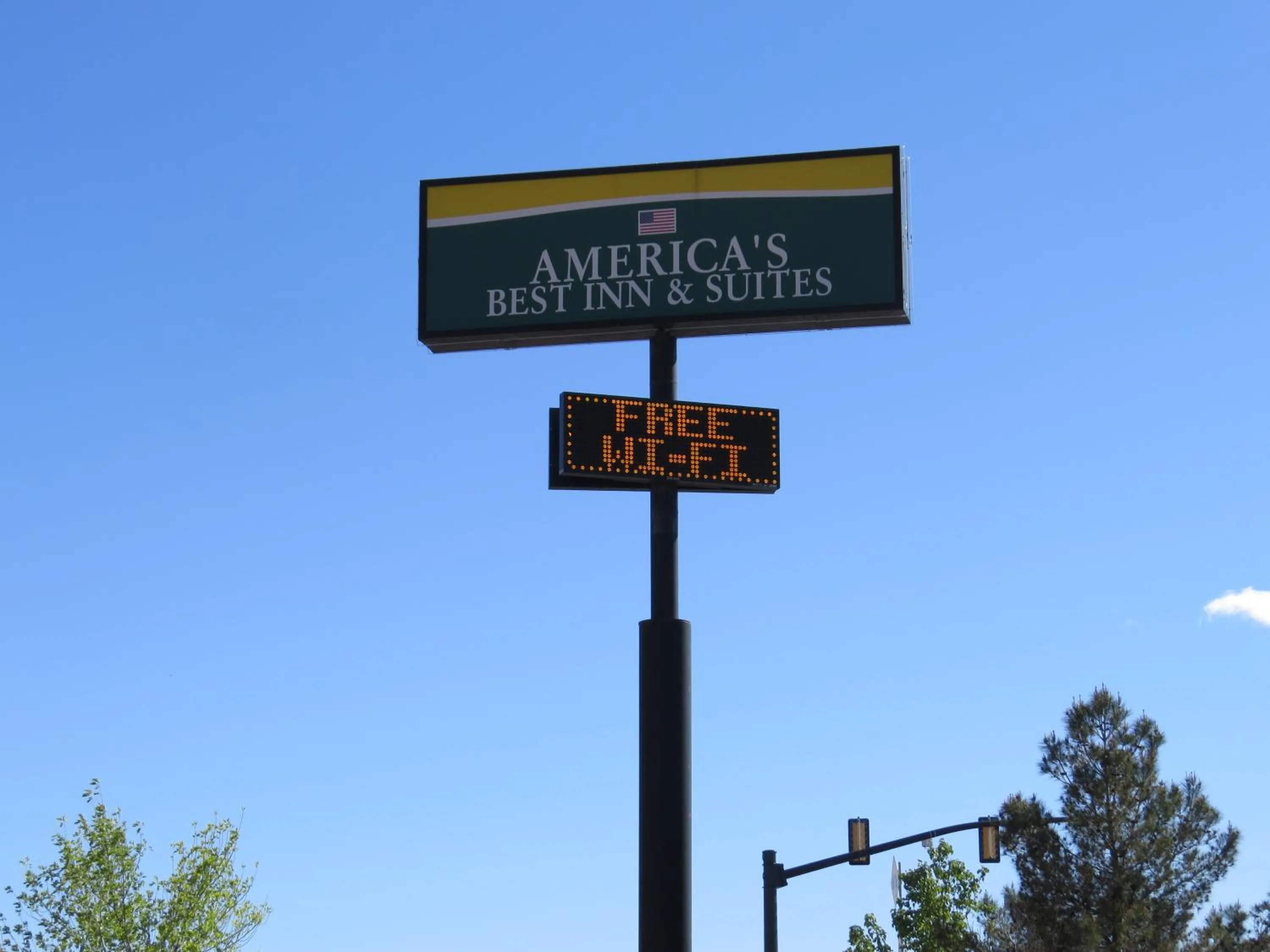 Facade/entrance in America's Best Inn & Suites Saint George