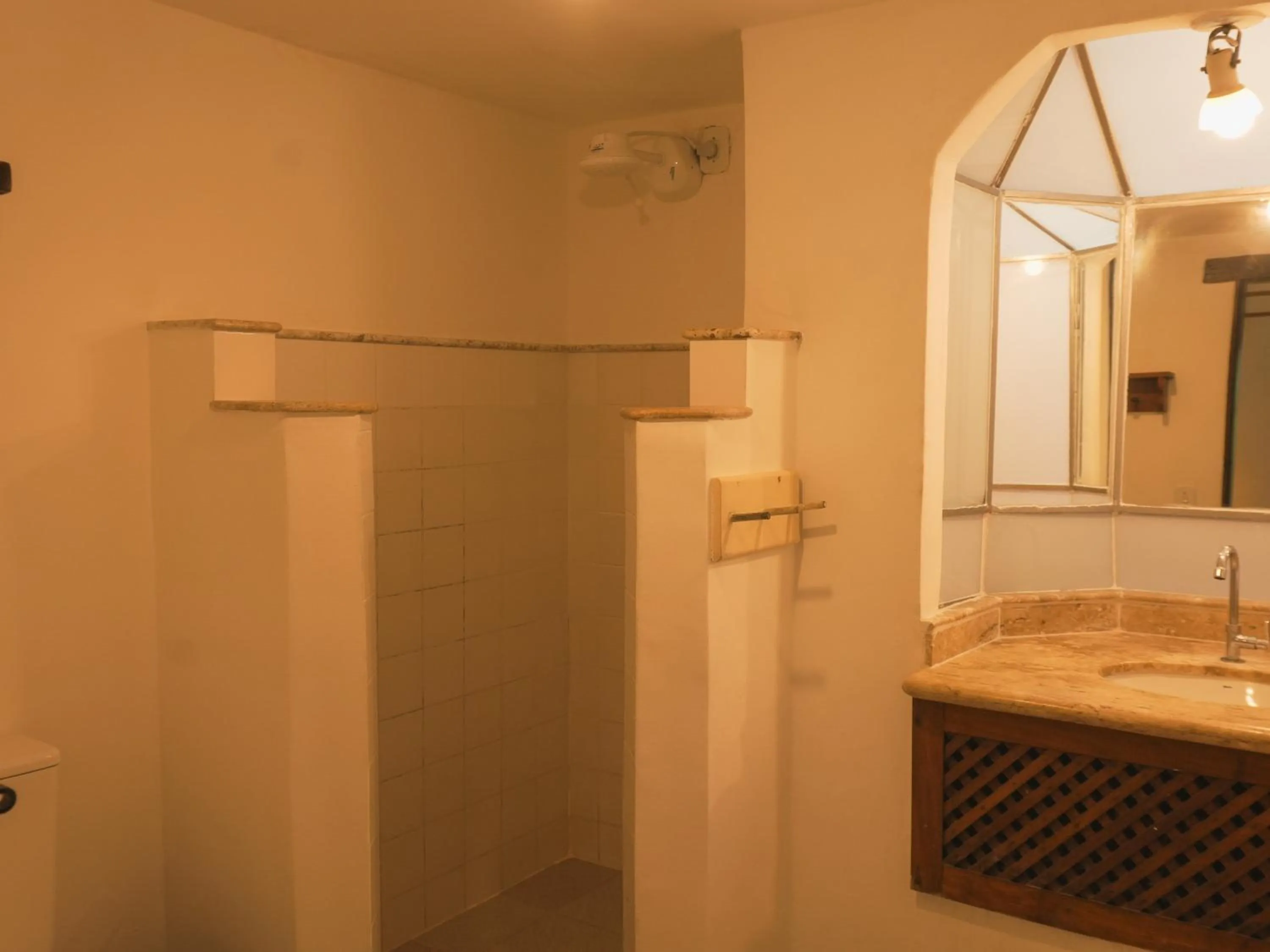 Shower in Pousada Erva Doce