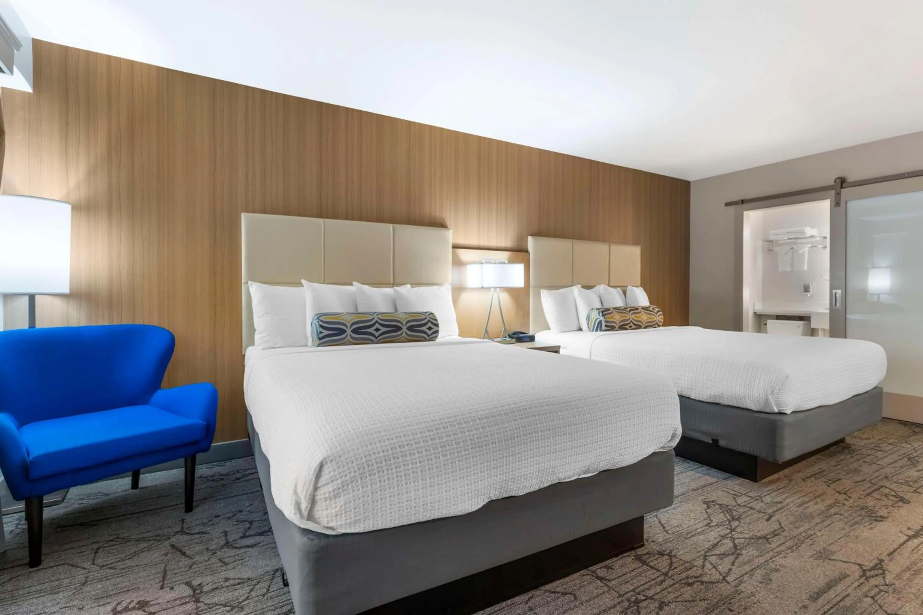 Bedroom, Bed in Best Western Red Coach Inn