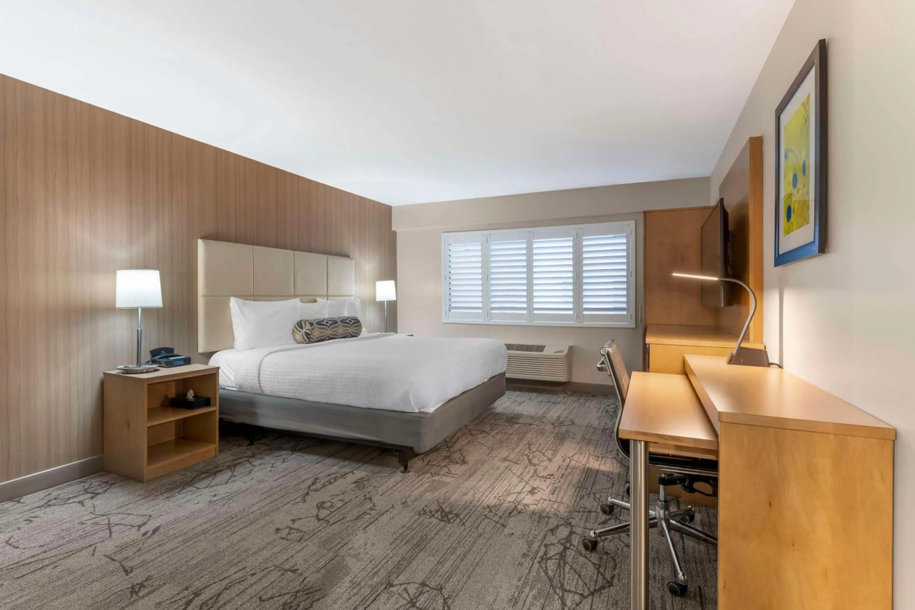 Bedroom, Bed in Best Western Red Coach Inn