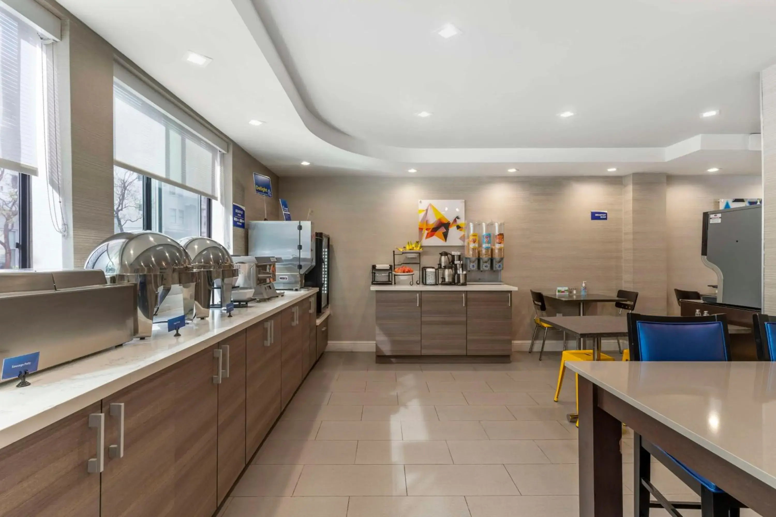 Breakfast in Best Western Red Coach Inn Breakfast in Best Western Red Coach Inn