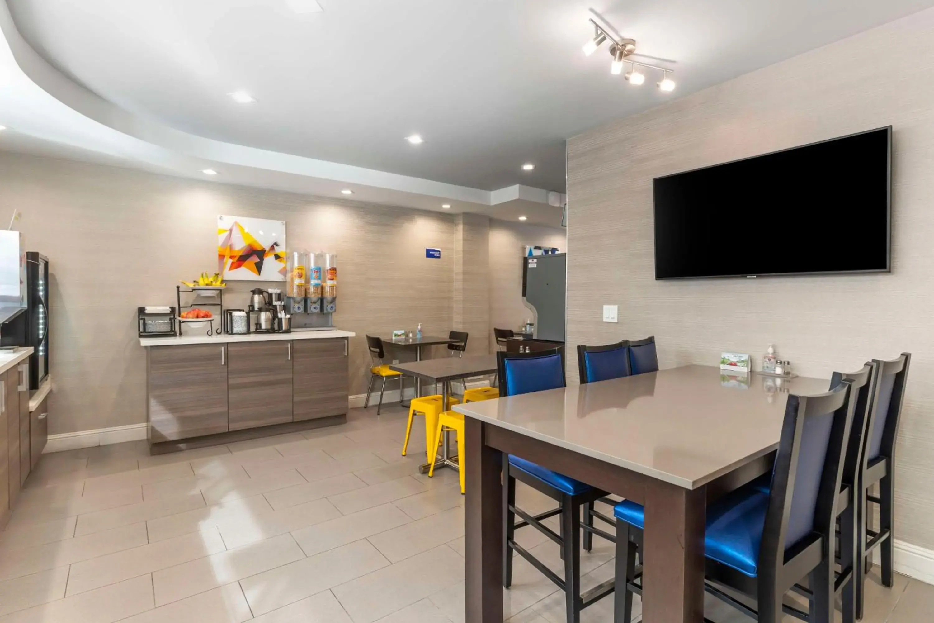 Breakfast in Best Western Red Coach Inn Breakfast in Best Western Red Coach Inn