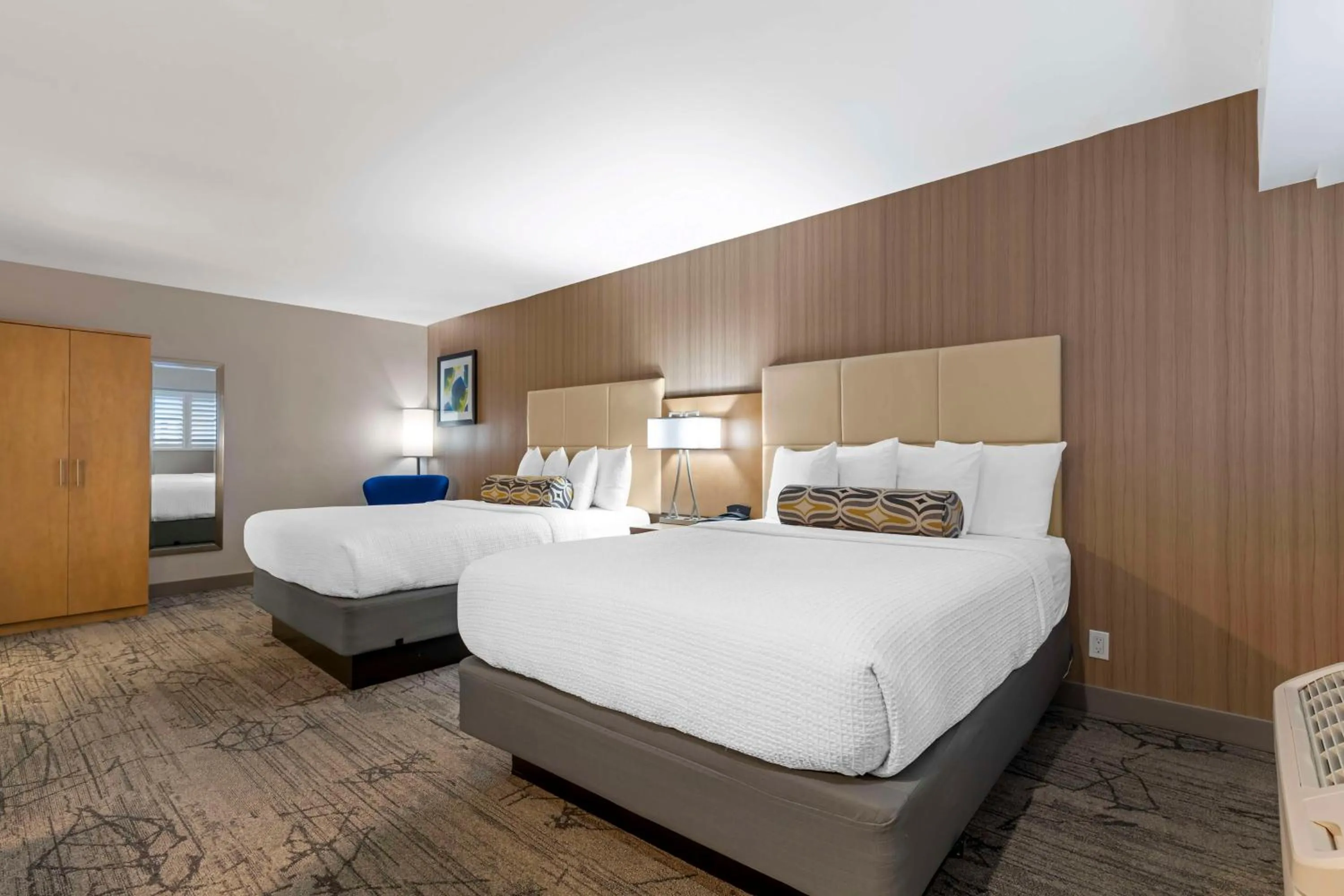 Bedroom, Bed in Best Western Red Coach Inn