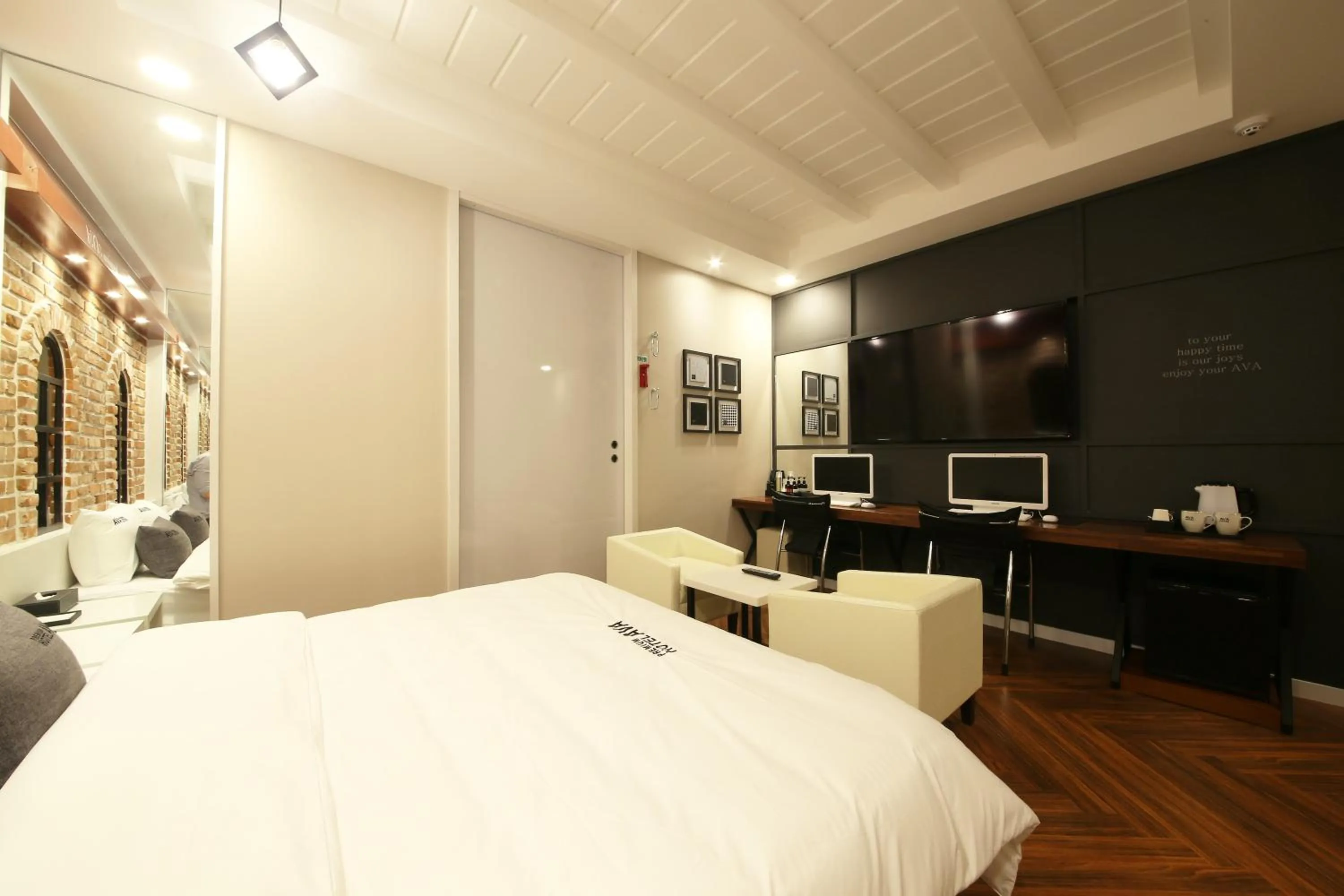 Bed in Premium Ava Hotel