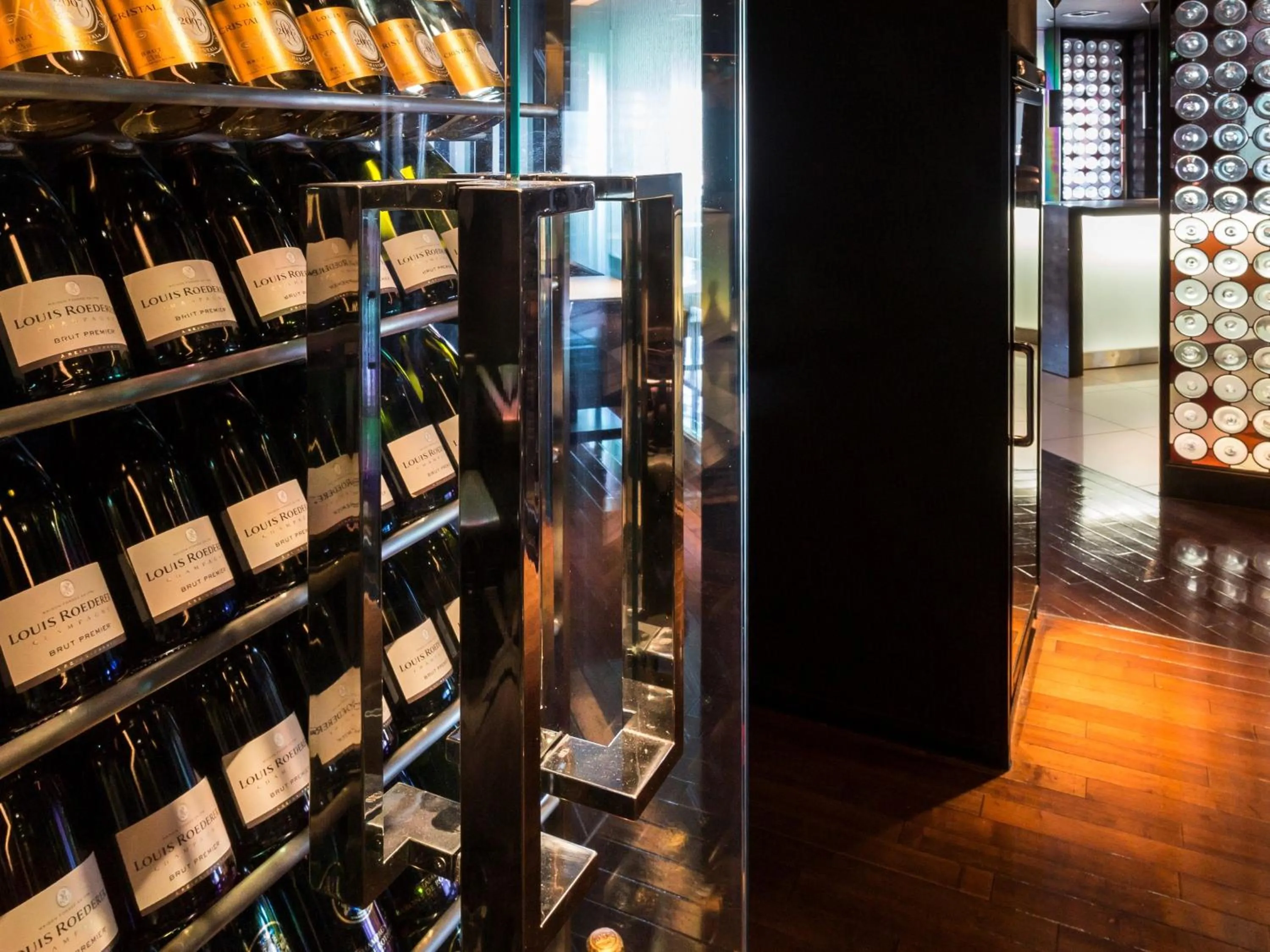 Restaurant/places to eat in Art Hotel Osaka Bay Tower