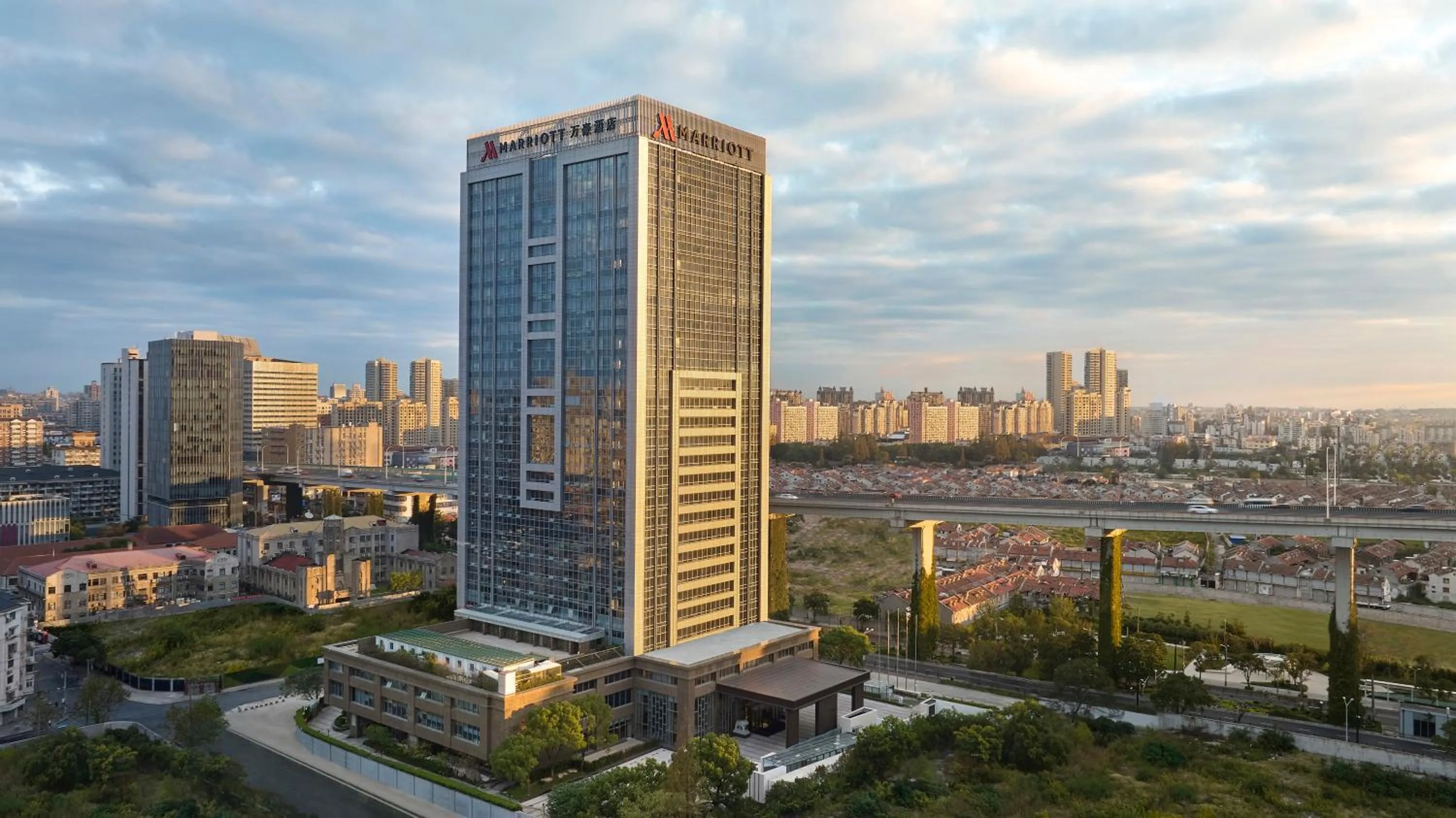 Property building in Shanghai Marriott Hotel Yangpu Riverside