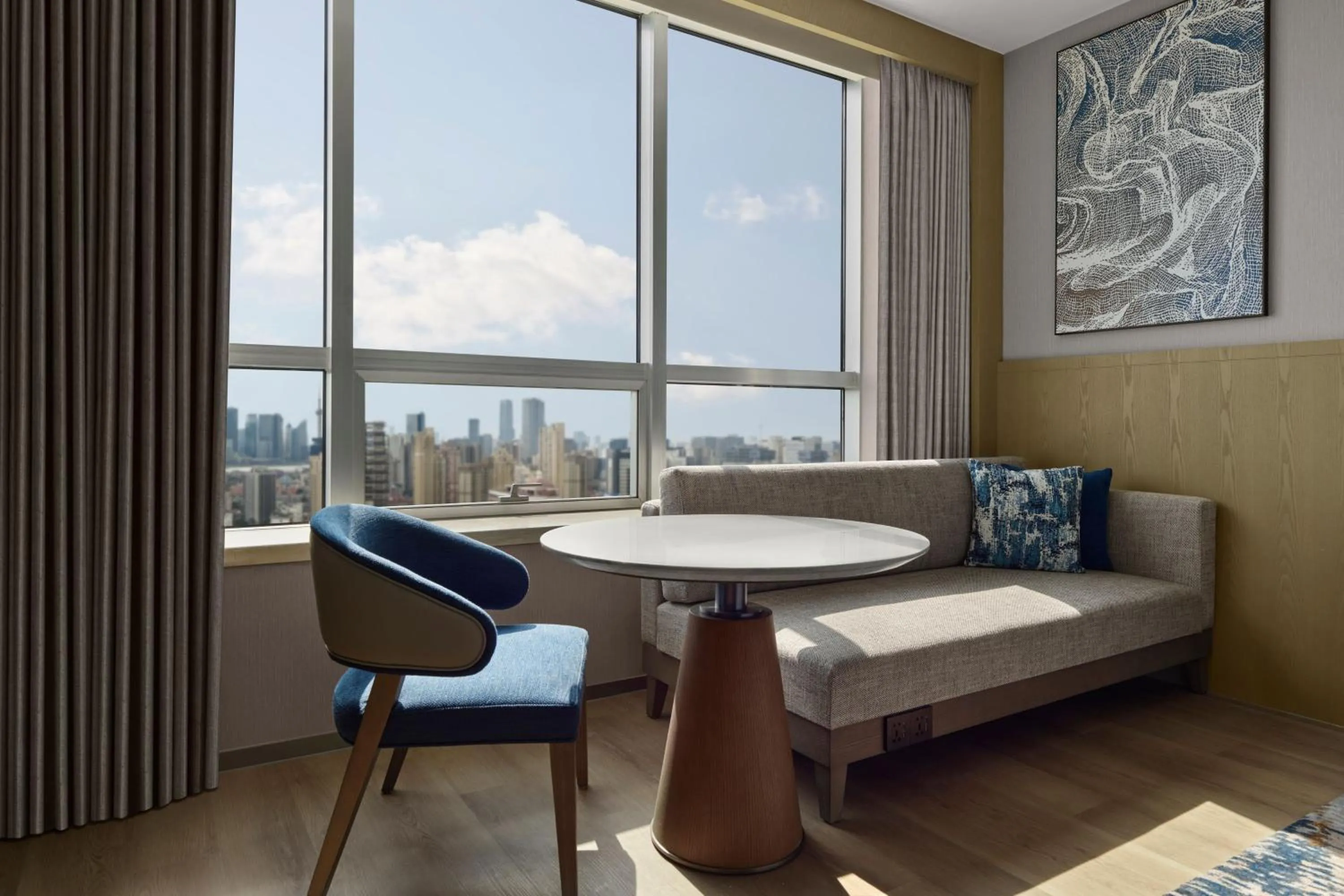 Living room in Shanghai Marriott Hotel Yangpu Riverside
