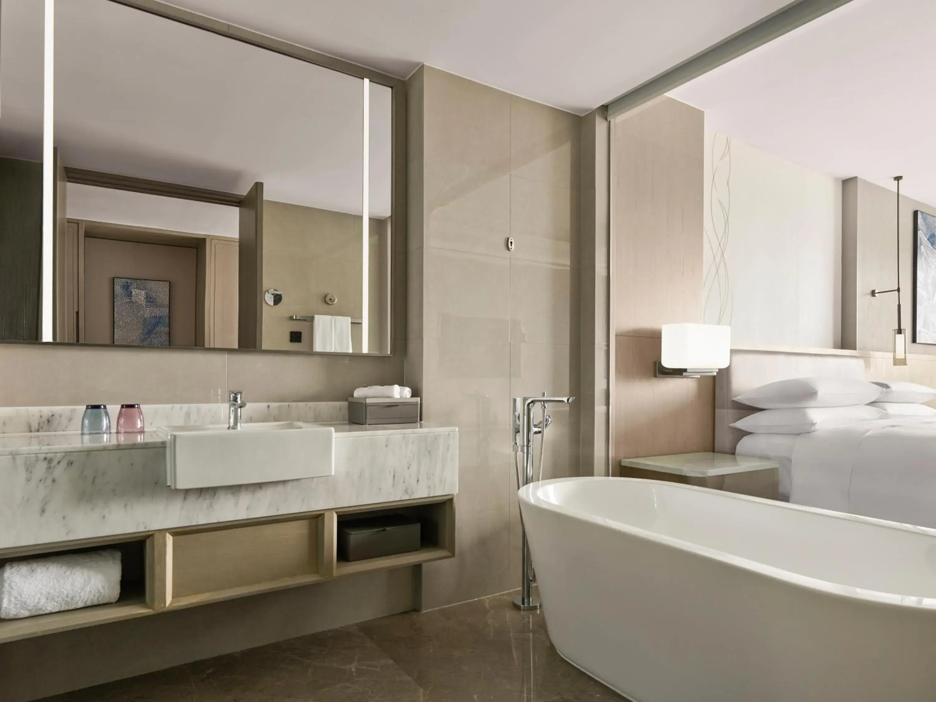 Panorama King Room with River View in Shanghai Marriott Hotel Yangpu Riverside Panorama King Room with River View in Shanghai Marriott Hotel Yangpu Riverside