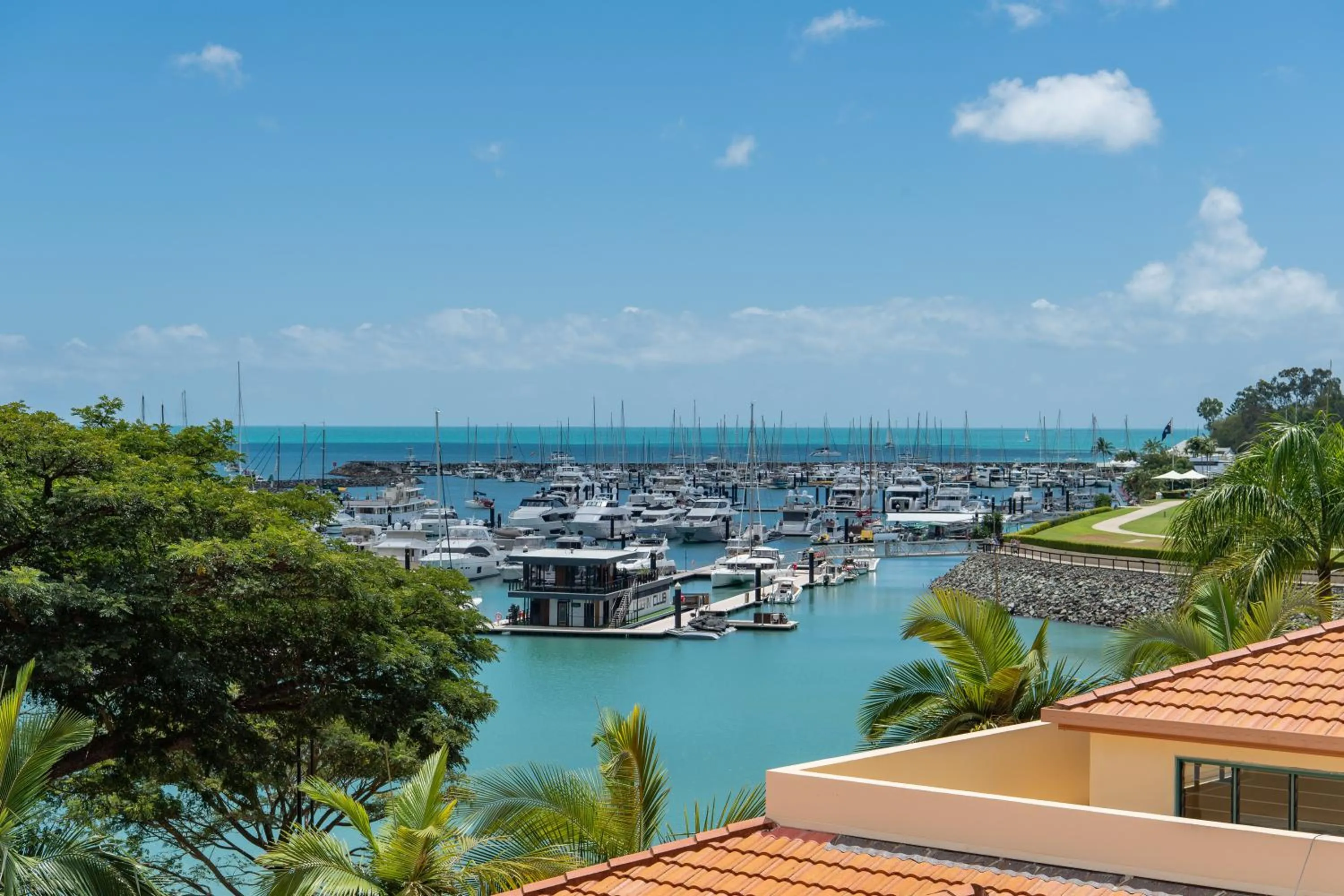 Day in Shingley Beach Resort - Whitsundays