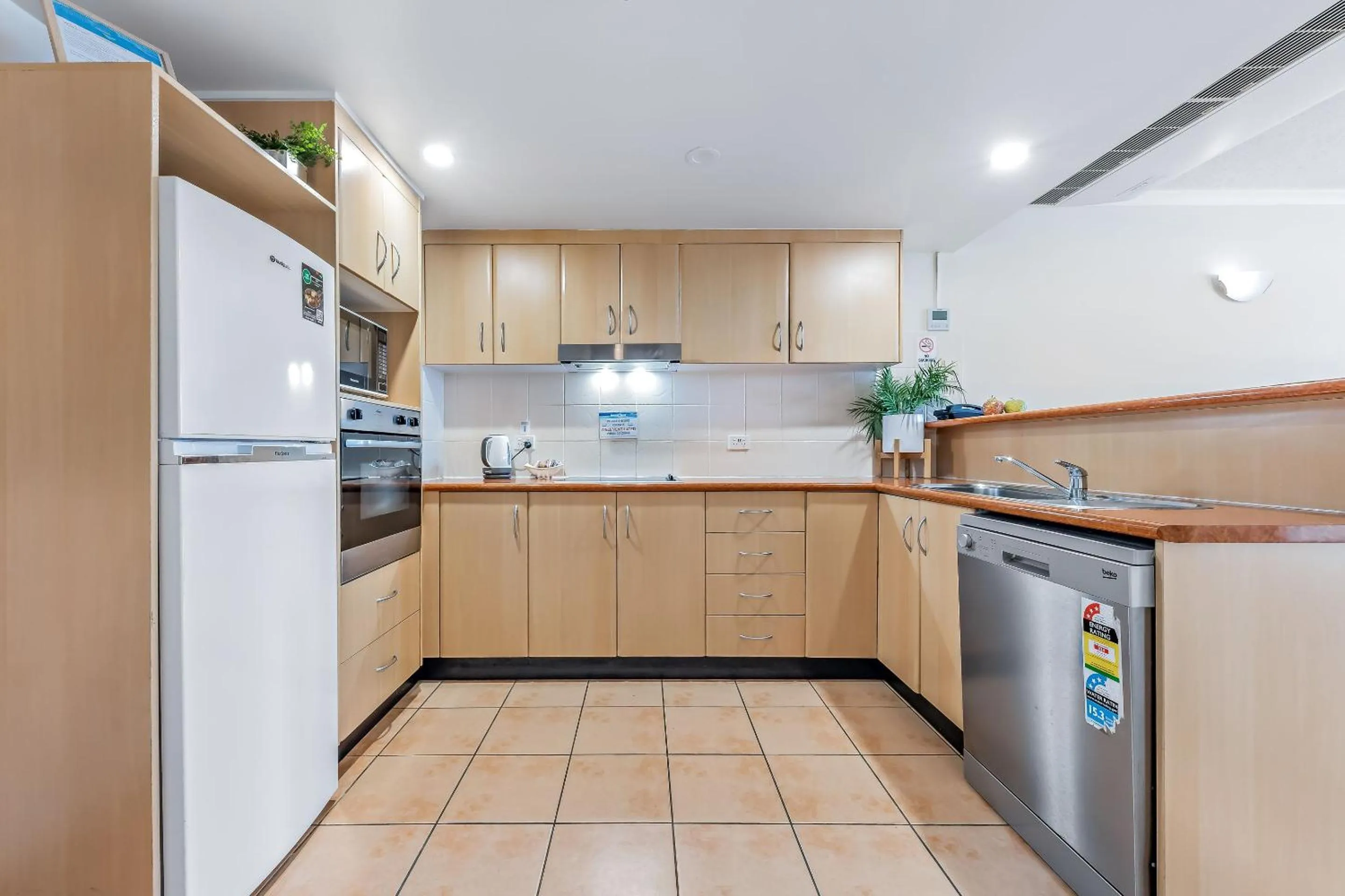 Kitchen or kitchenette in Shingley Beach Resort - Whitsundays