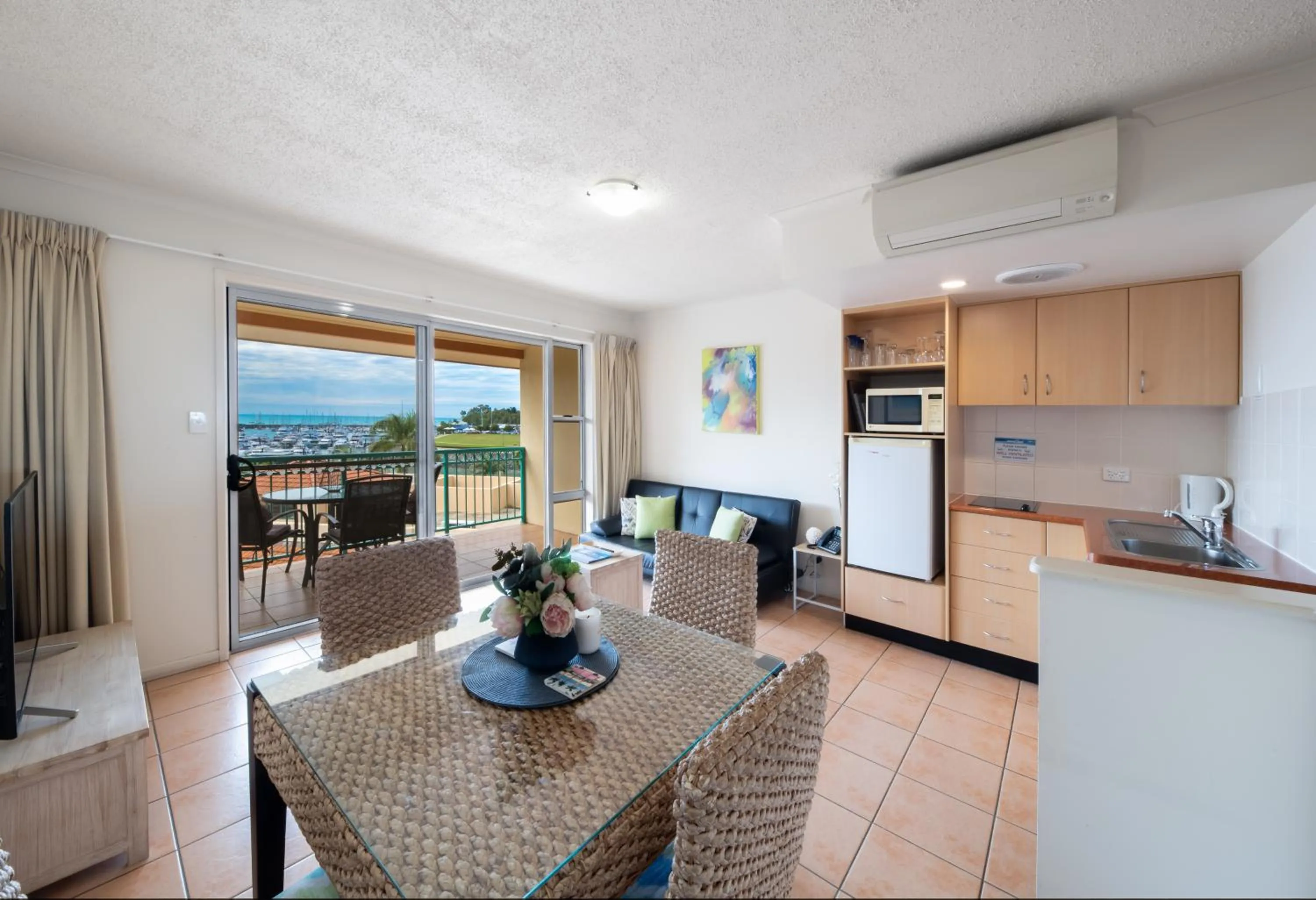Kitchen or kitchenette in Shingley Beach Resort - Whitsundays