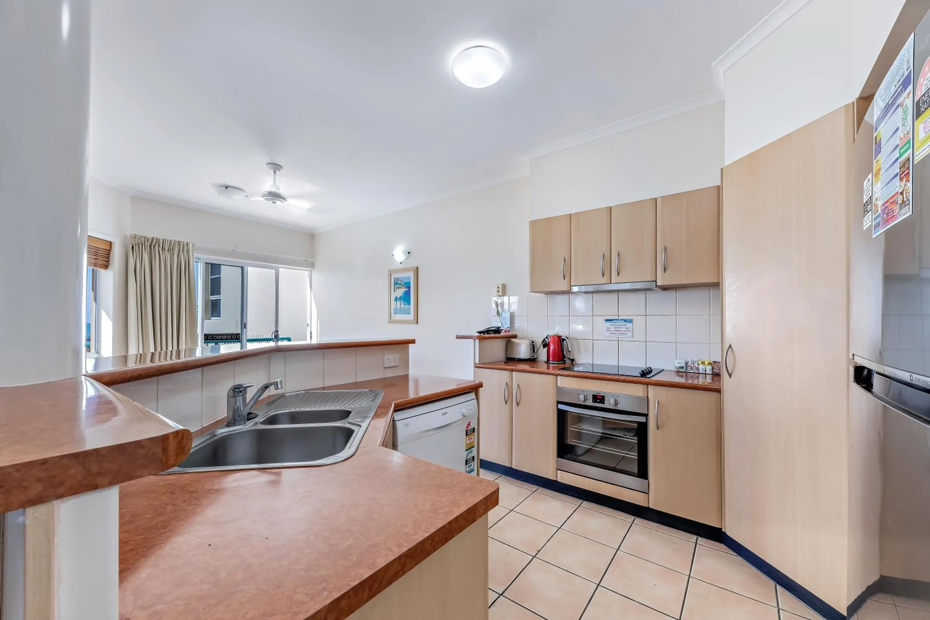Kitchen or kitchenette in Shingley Beach Resort - Whitsundays