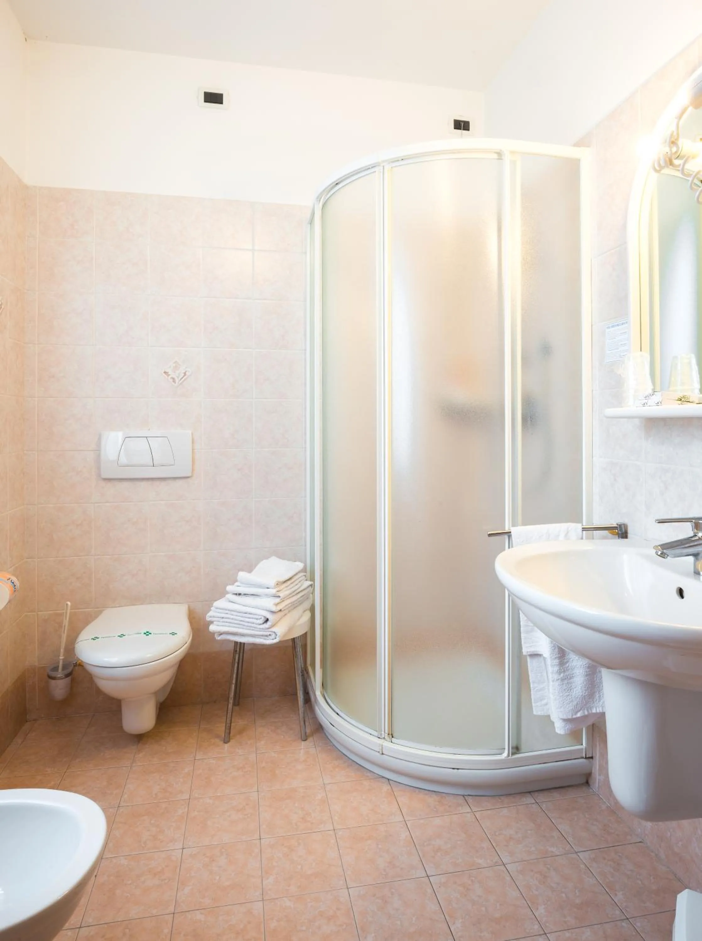 Bathroom in Albergo Maggiorina