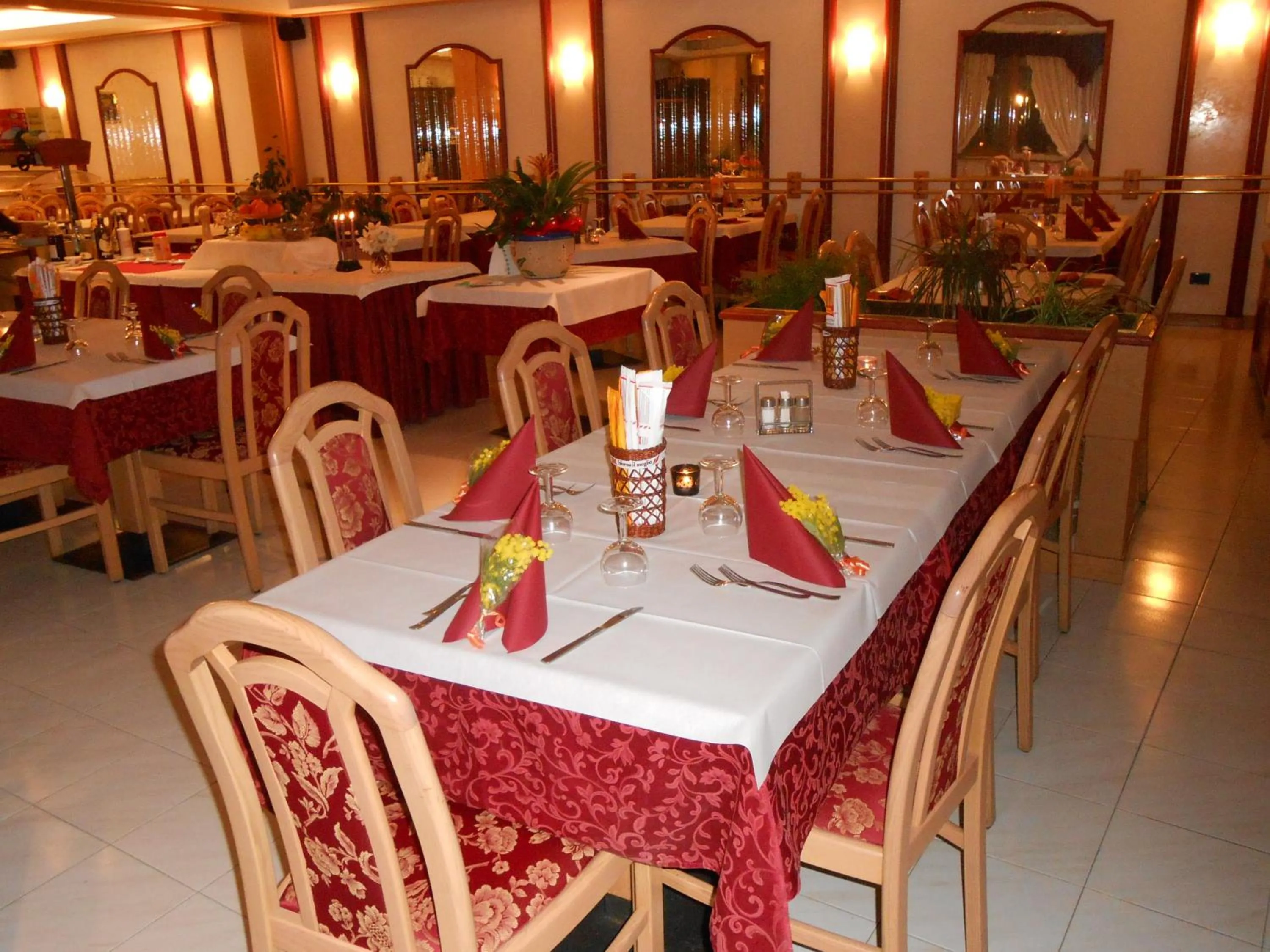 Restaurant/places to eat in Albergo Maggiorina