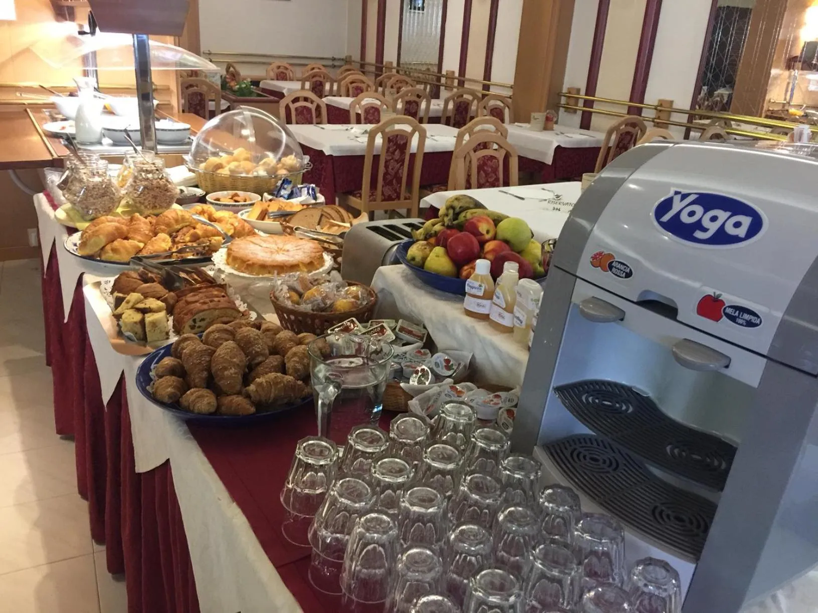 Buffet breakfast in Albergo Maggiorina