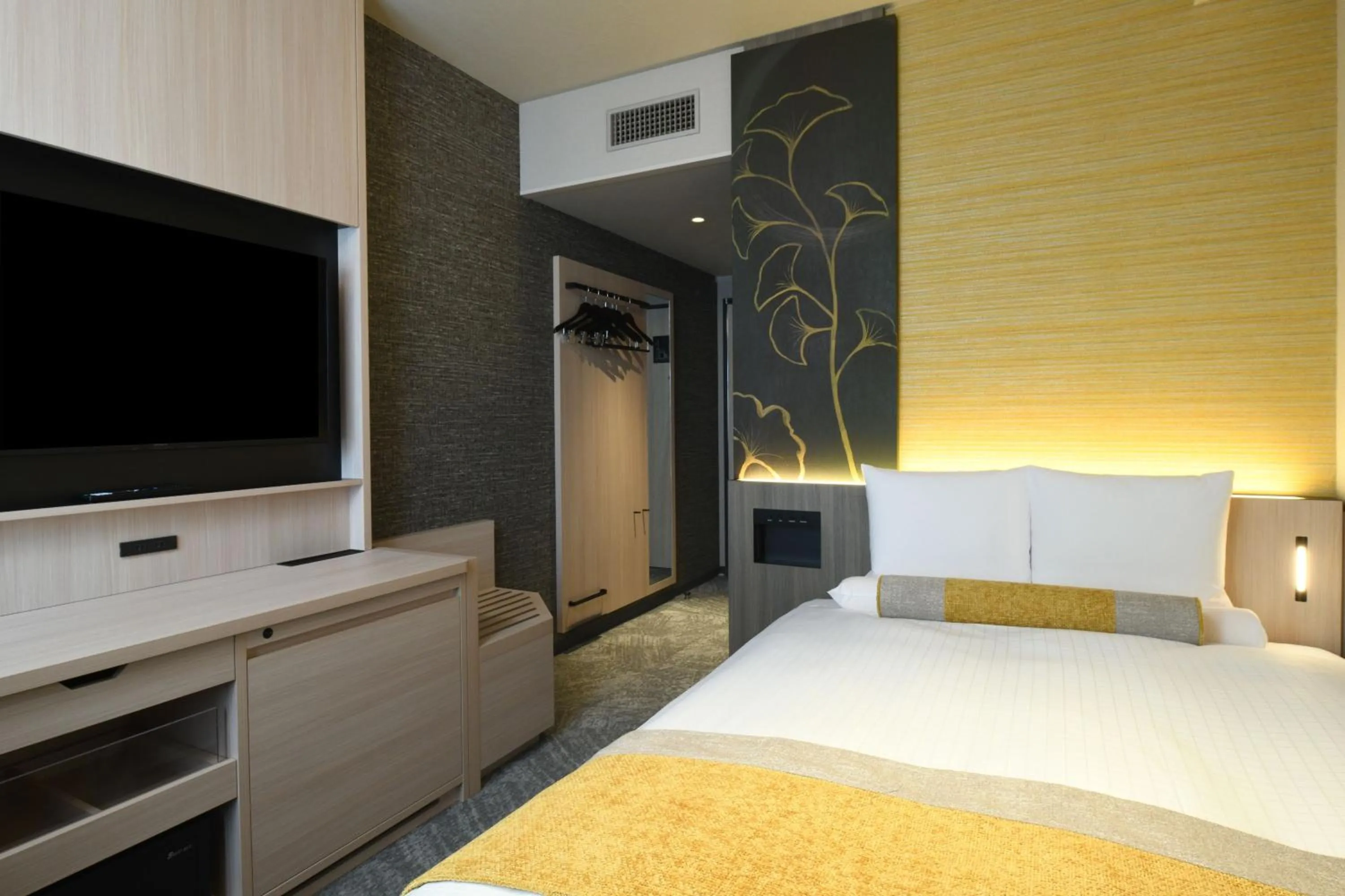 Photo of the whole room, Bed in HOTEL MYSTAYS Ochanomizu Conference Center