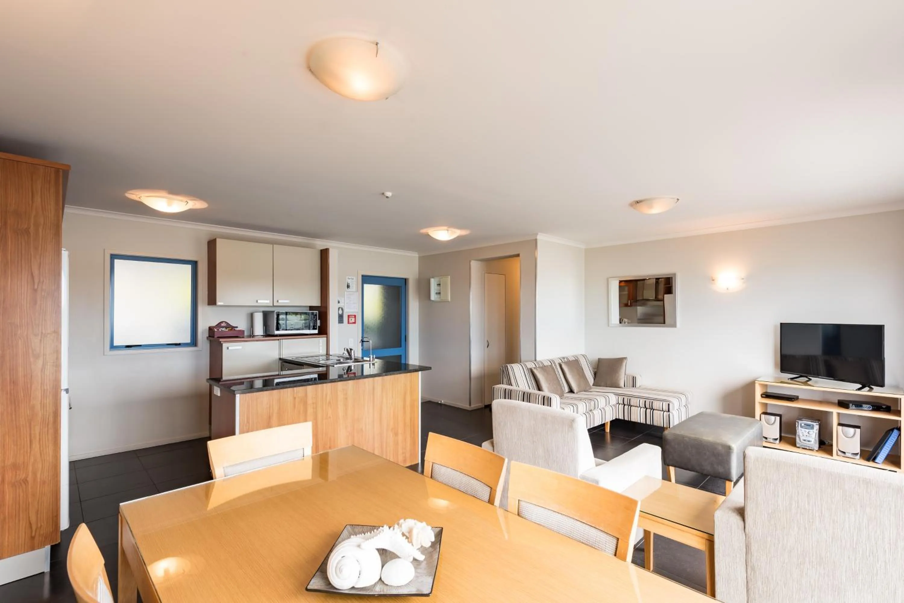 Kitchen or kitchenette in Blue Pacific Apartments