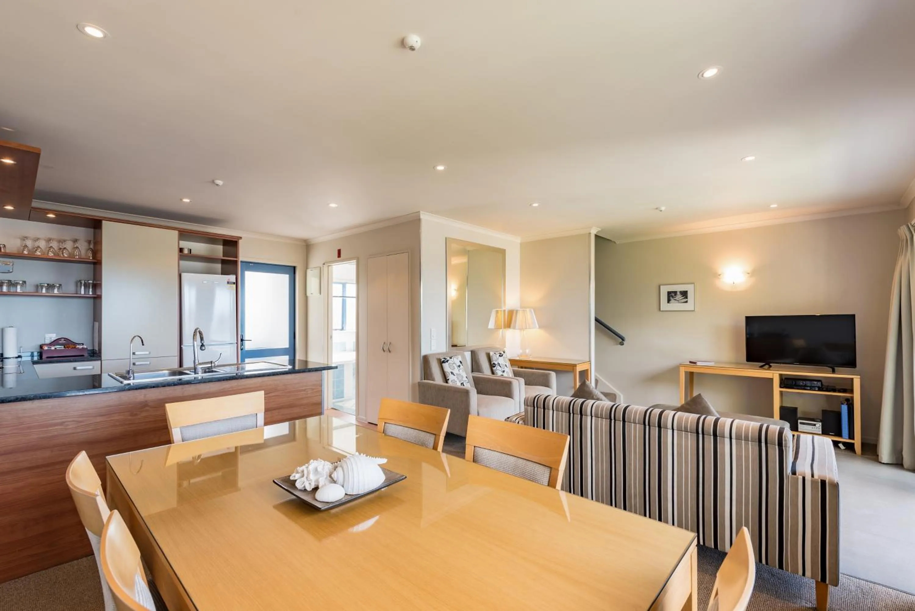 Kitchen or kitchenette in Blue Pacific Apartments