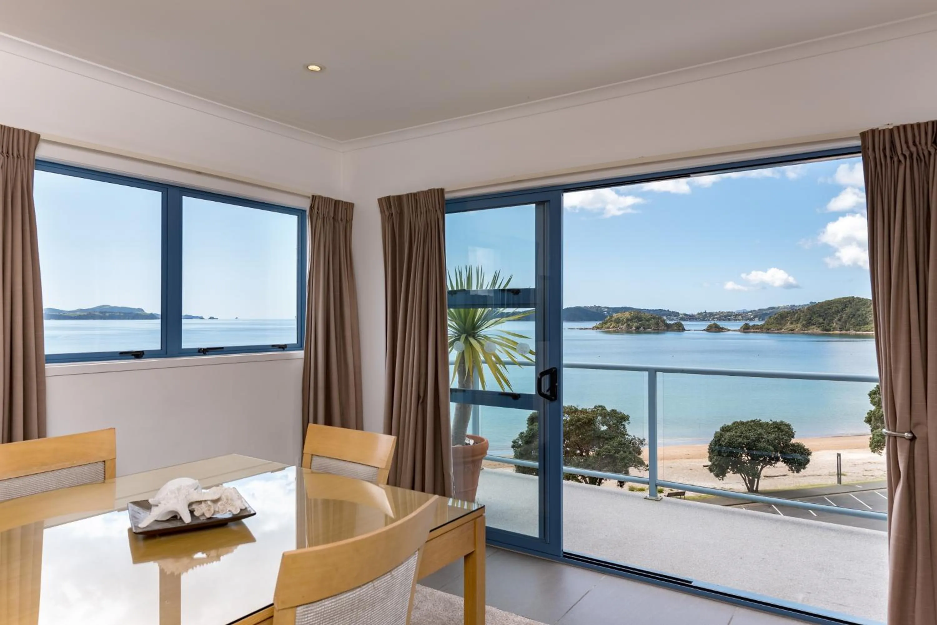 Sea view in Blue Pacific Apartments