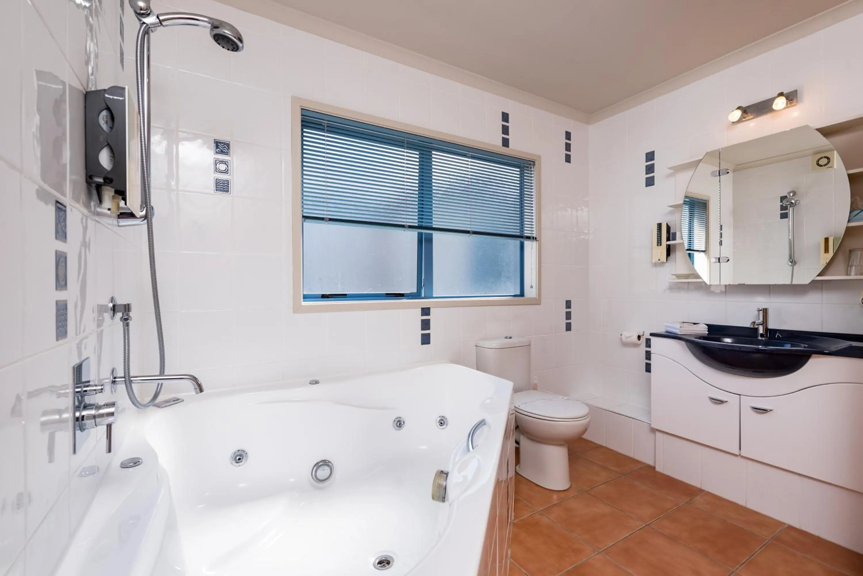 Hot Tub in Blue Pacific Apartments