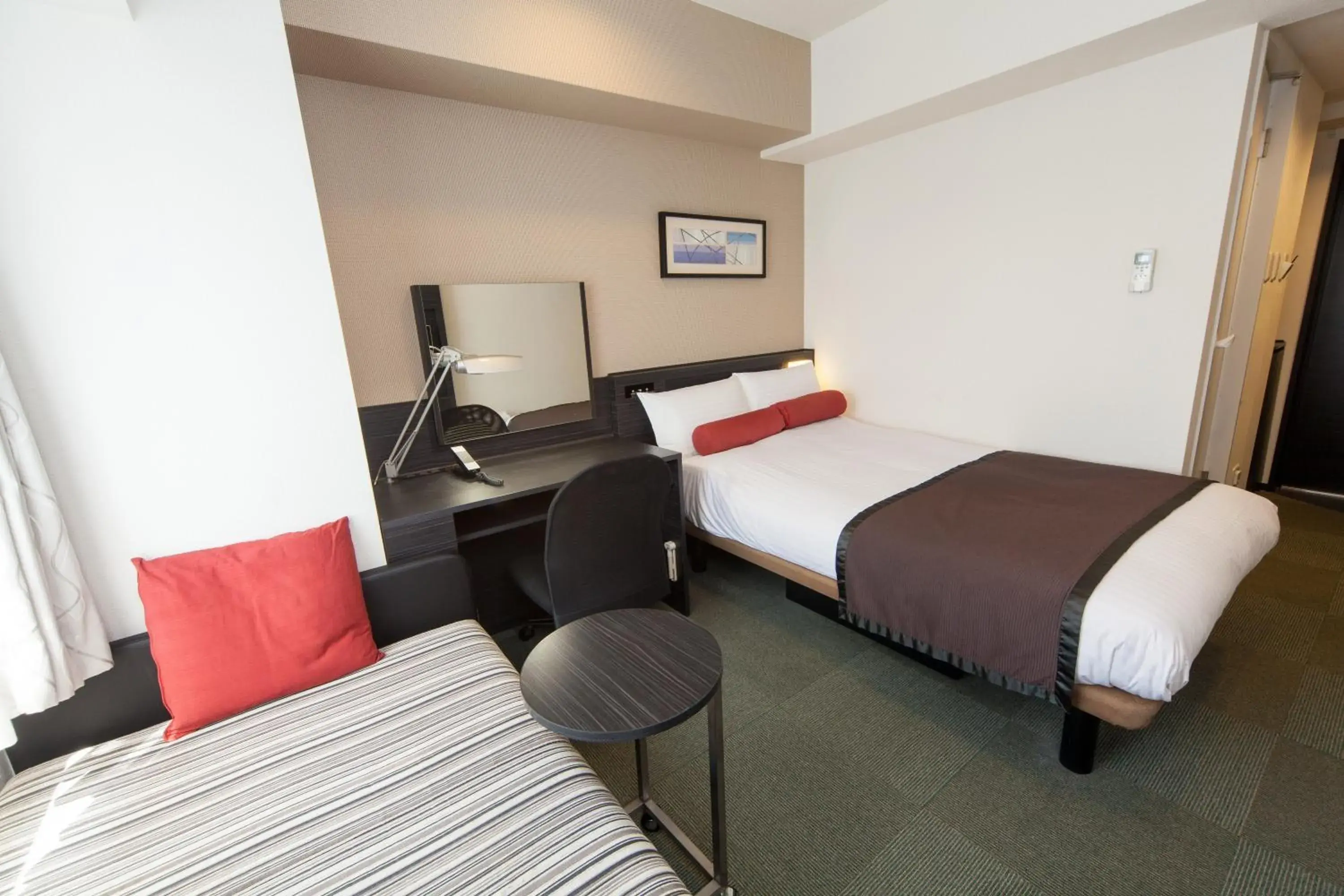 Photo of the whole room, Bed in MYSTAYS Shin Urayasu Conference Center Photo of the whole room, Bed in MYSTAYS Shin Urayasu Conference Center