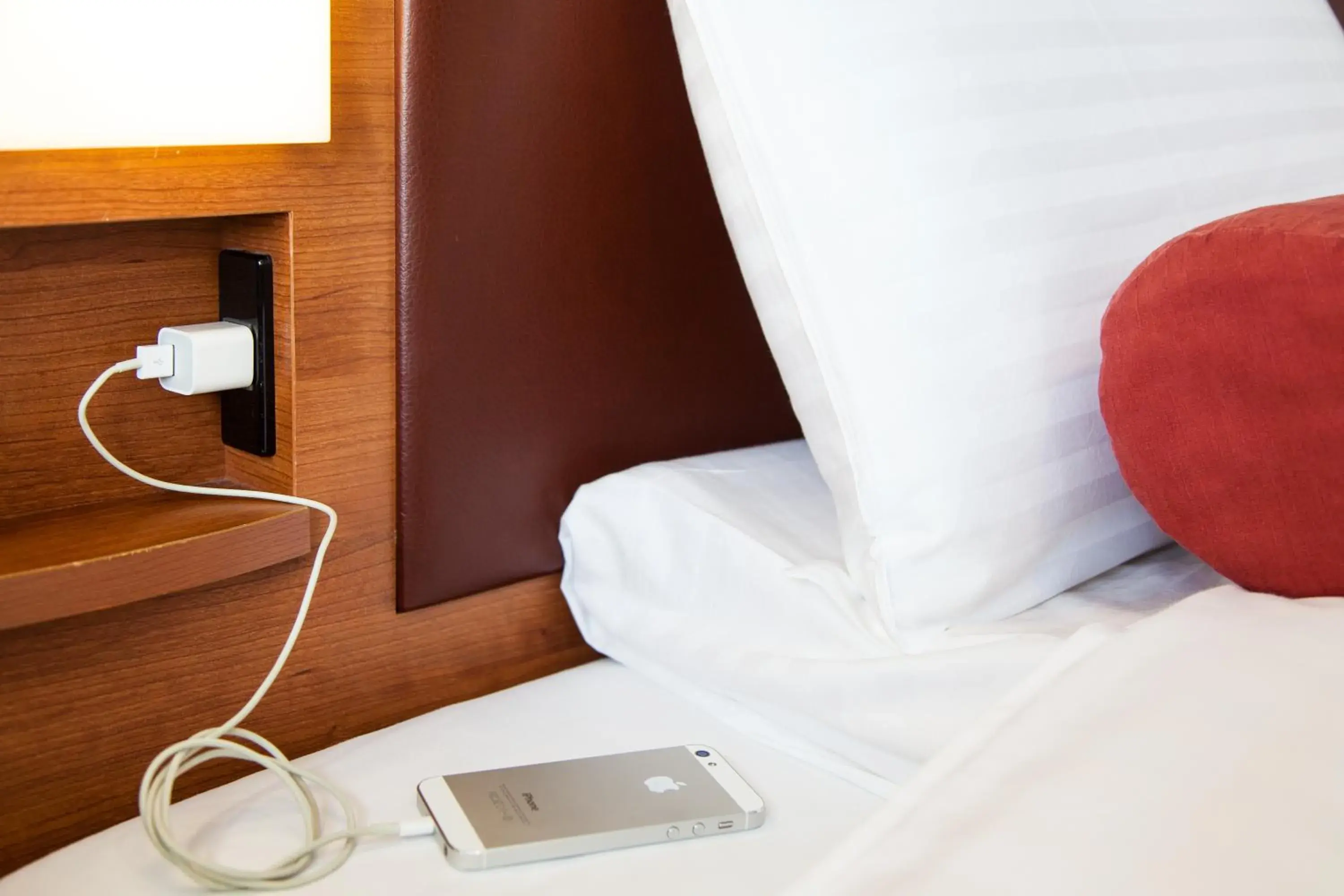 Decorative detail, Bed in MYSTAYS Shin Urayasu Conference Center Decorative detail, Bed in MYSTAYS Shin Urayasu Conference Center