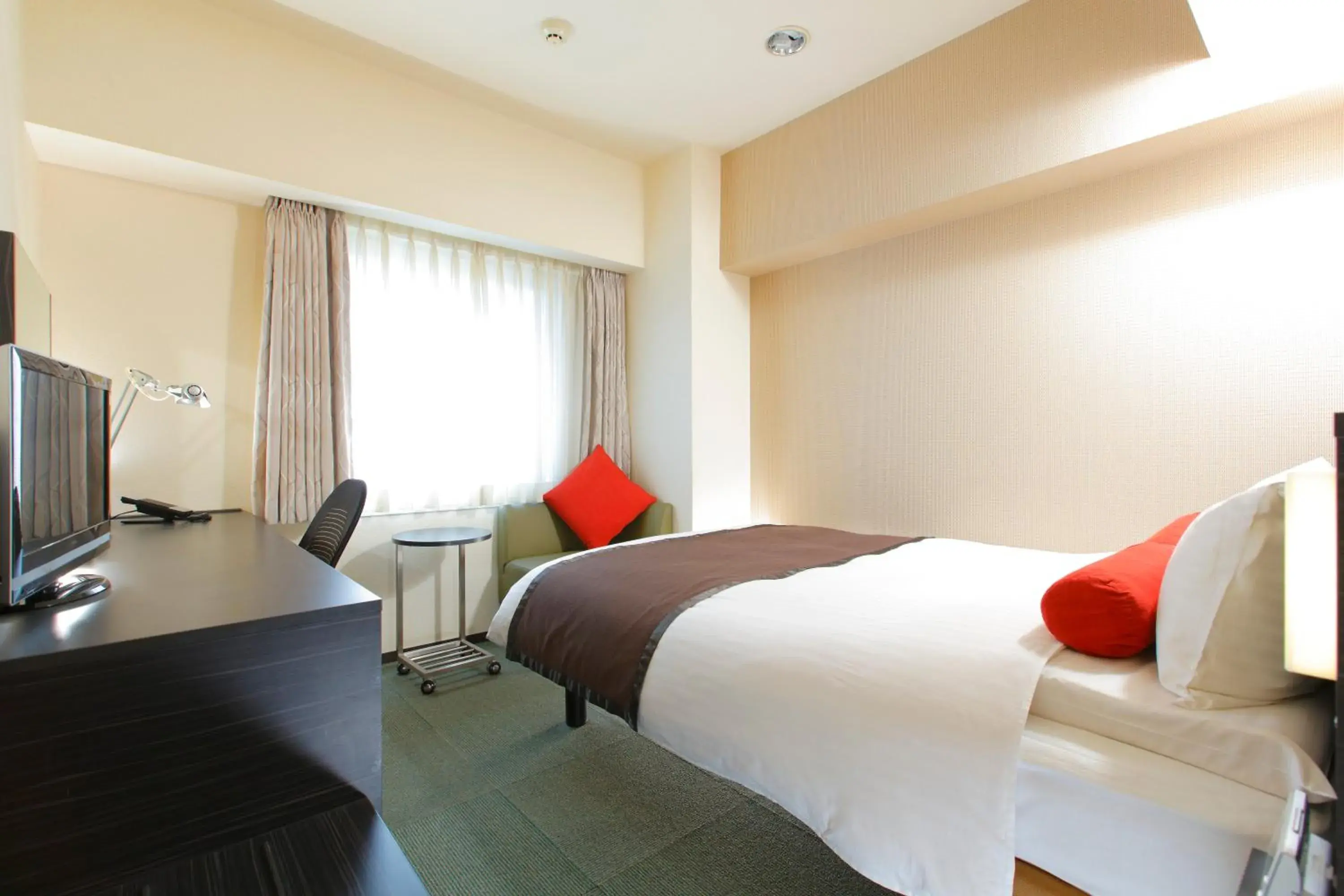 Spring, Bed in MYSTAYS Shin Urayasu Conference Center Spring, Bed in MYSTAYS Shin Urayasu Conference Center