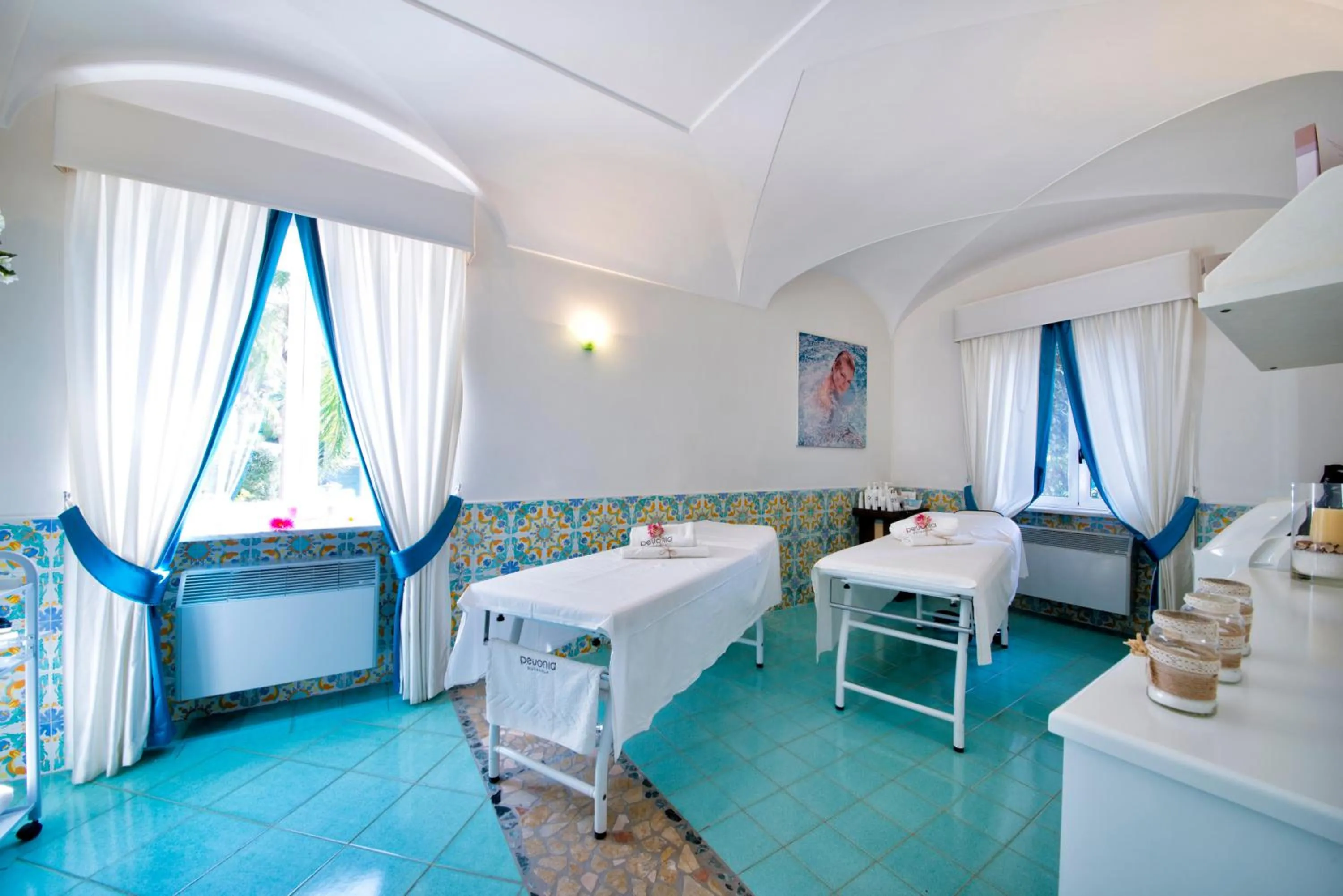 Massage, Bed in La Reginella Resort & Spa