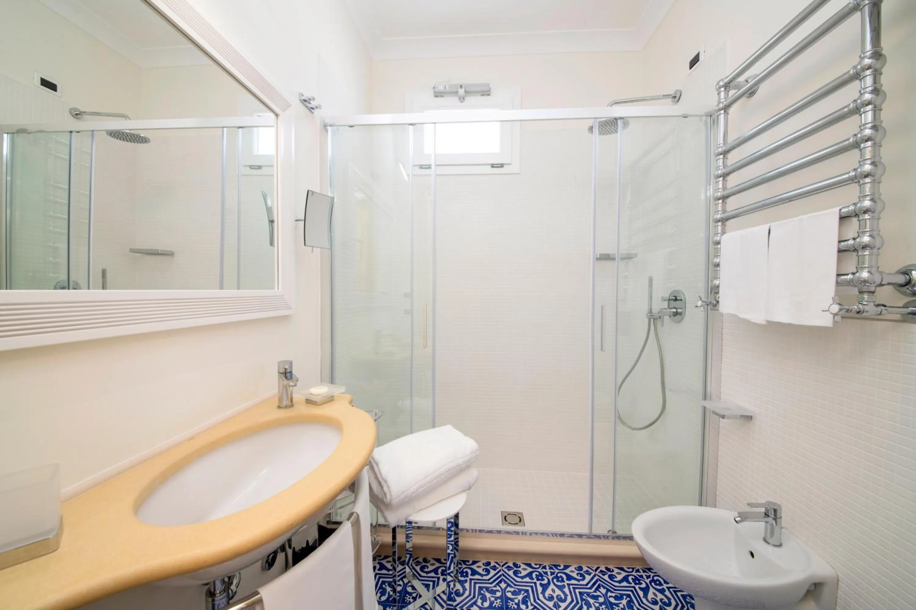 Shower in La Reginella Resort & Spa