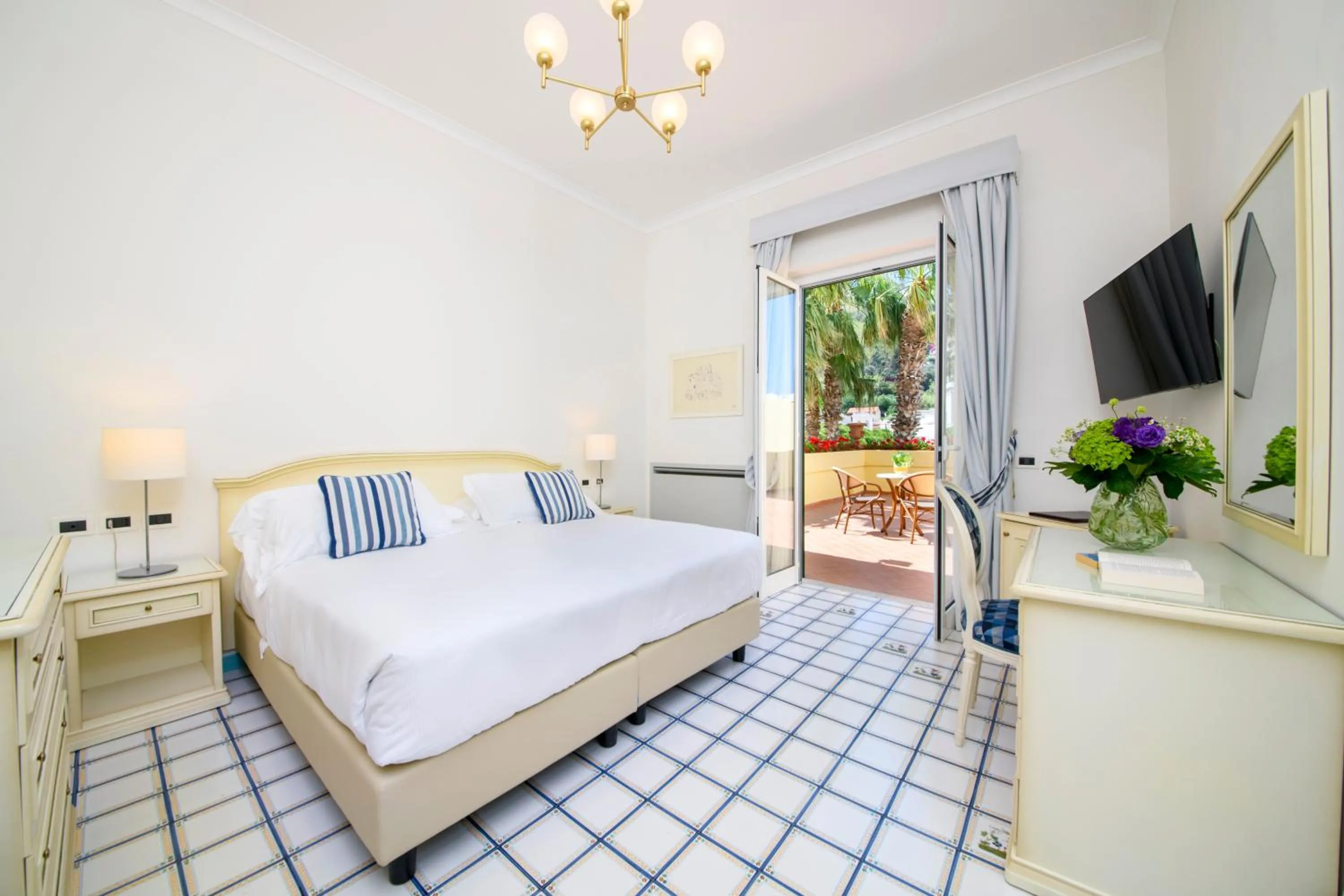 Bed in La Reginella Resort & Spa