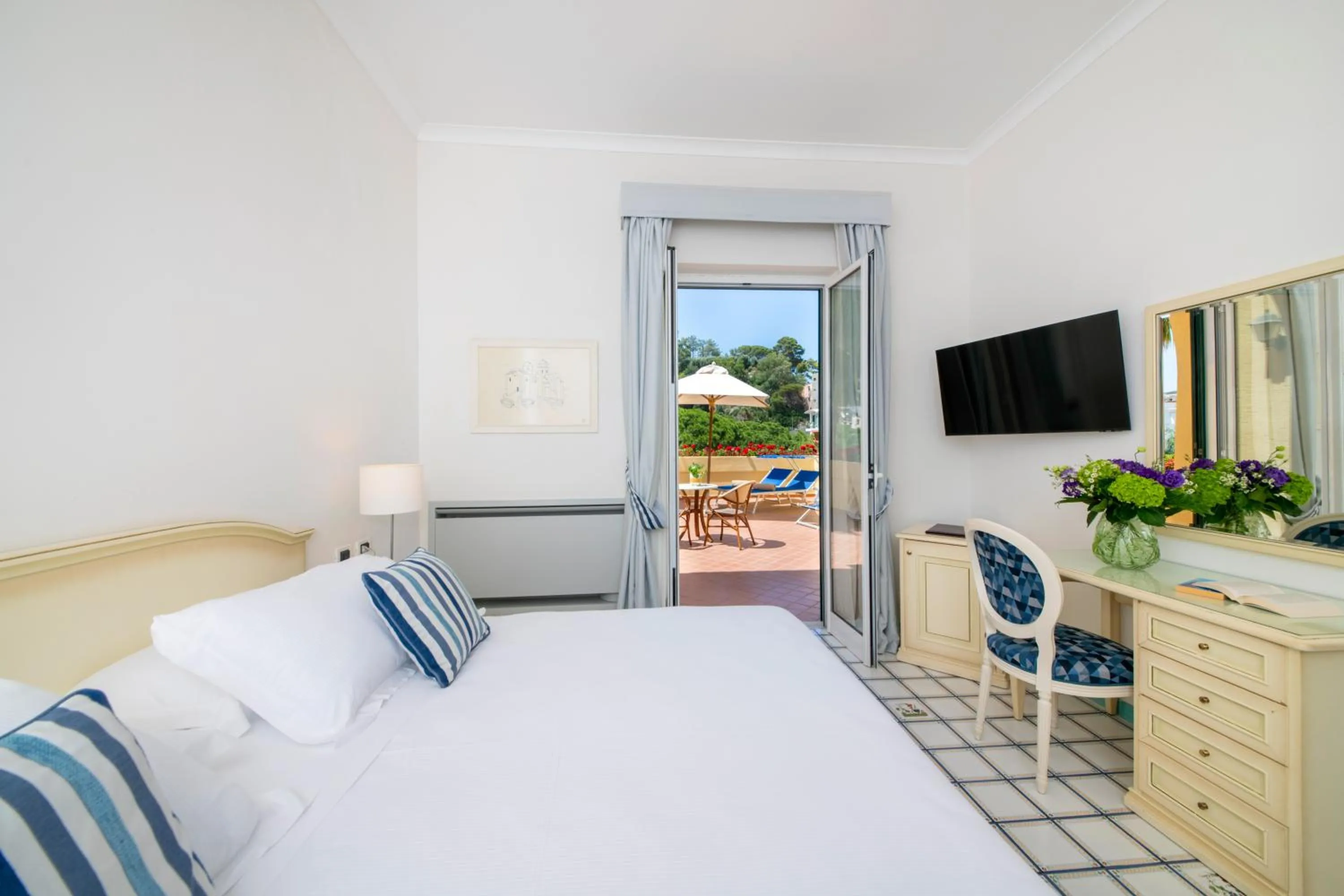 Bed in La Reginella Resort & Spa