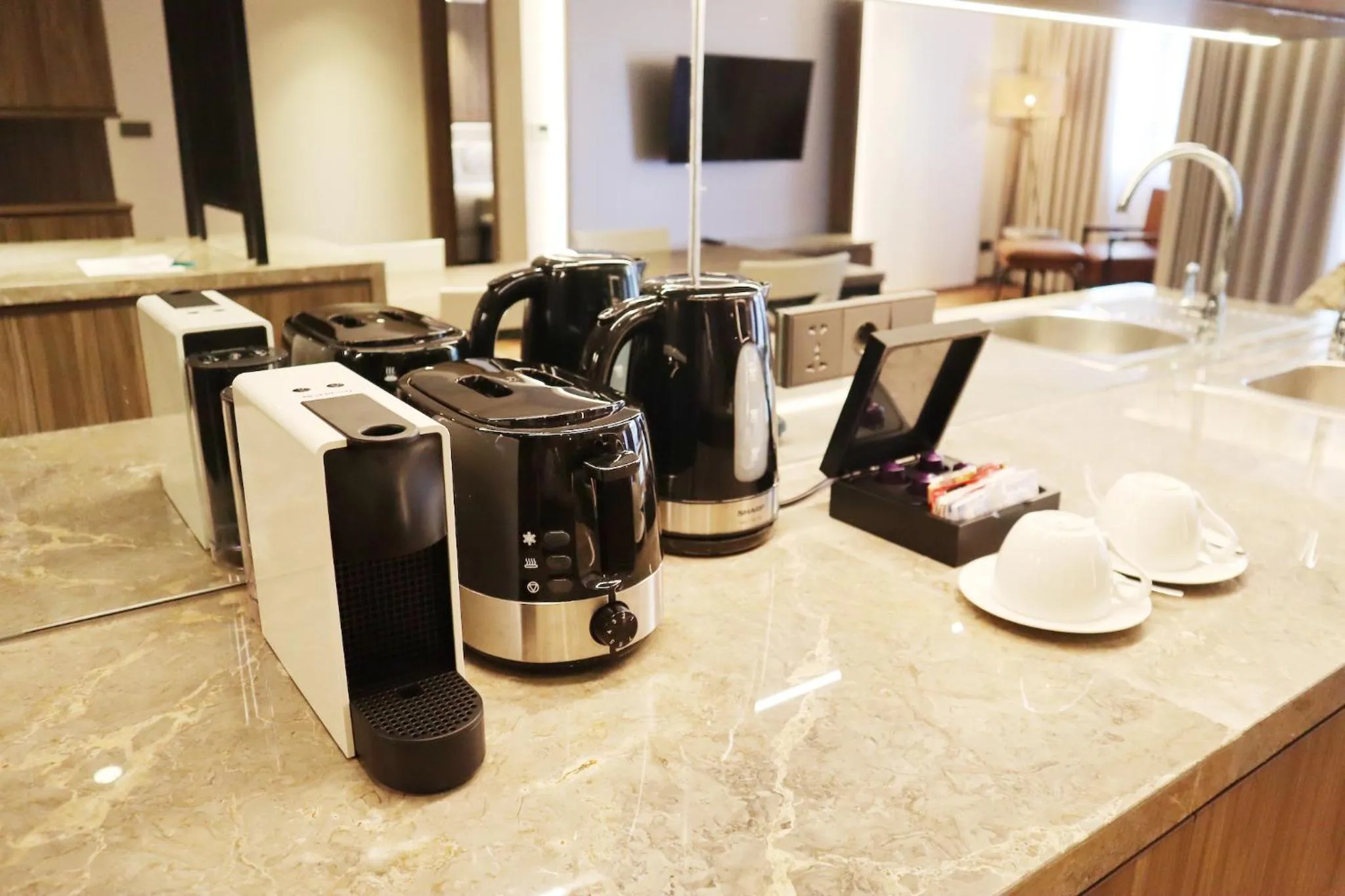Coffee/tea facilities in Oakwood Suites Kuningan Jakarta