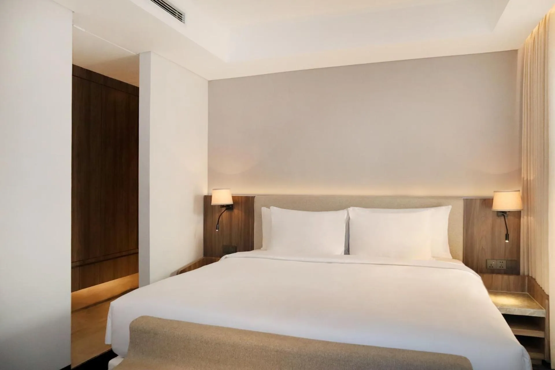 Bedroom, Bed in Oakwood Suites Kuningan Jakarta