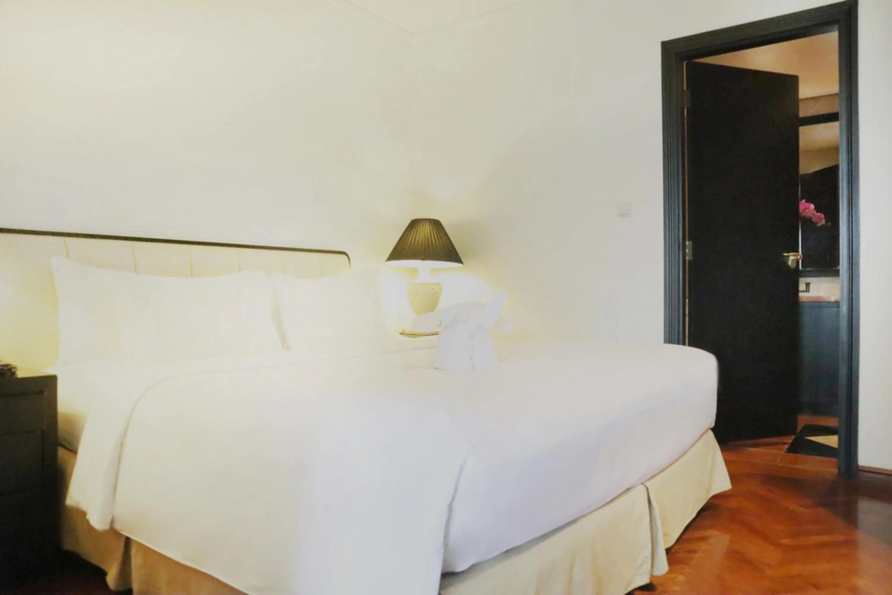 Bed in Oakwood Suites Kuningan Jakarta