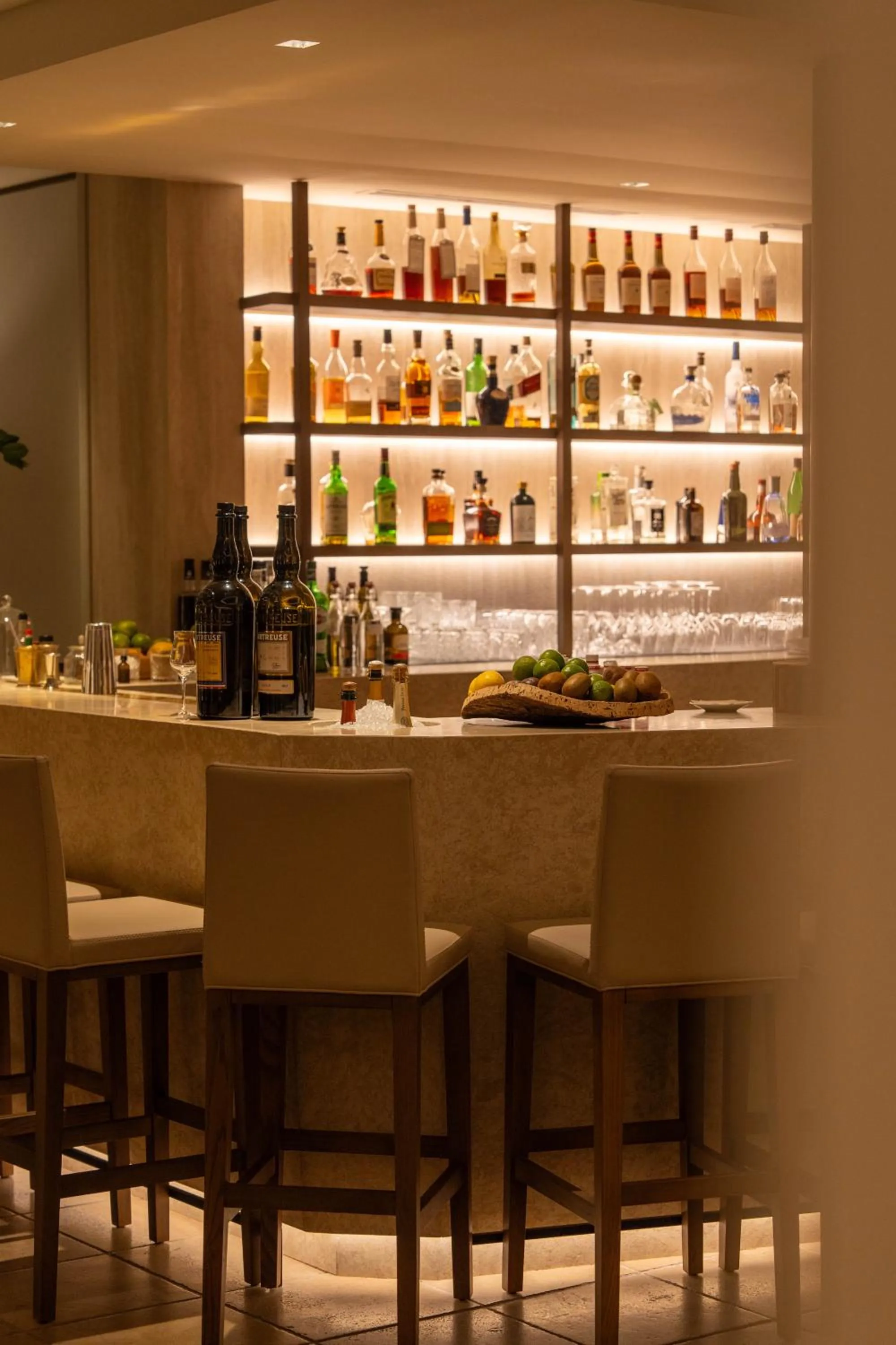 Lounge or bar in L'Hôtel & Spa du Castellet