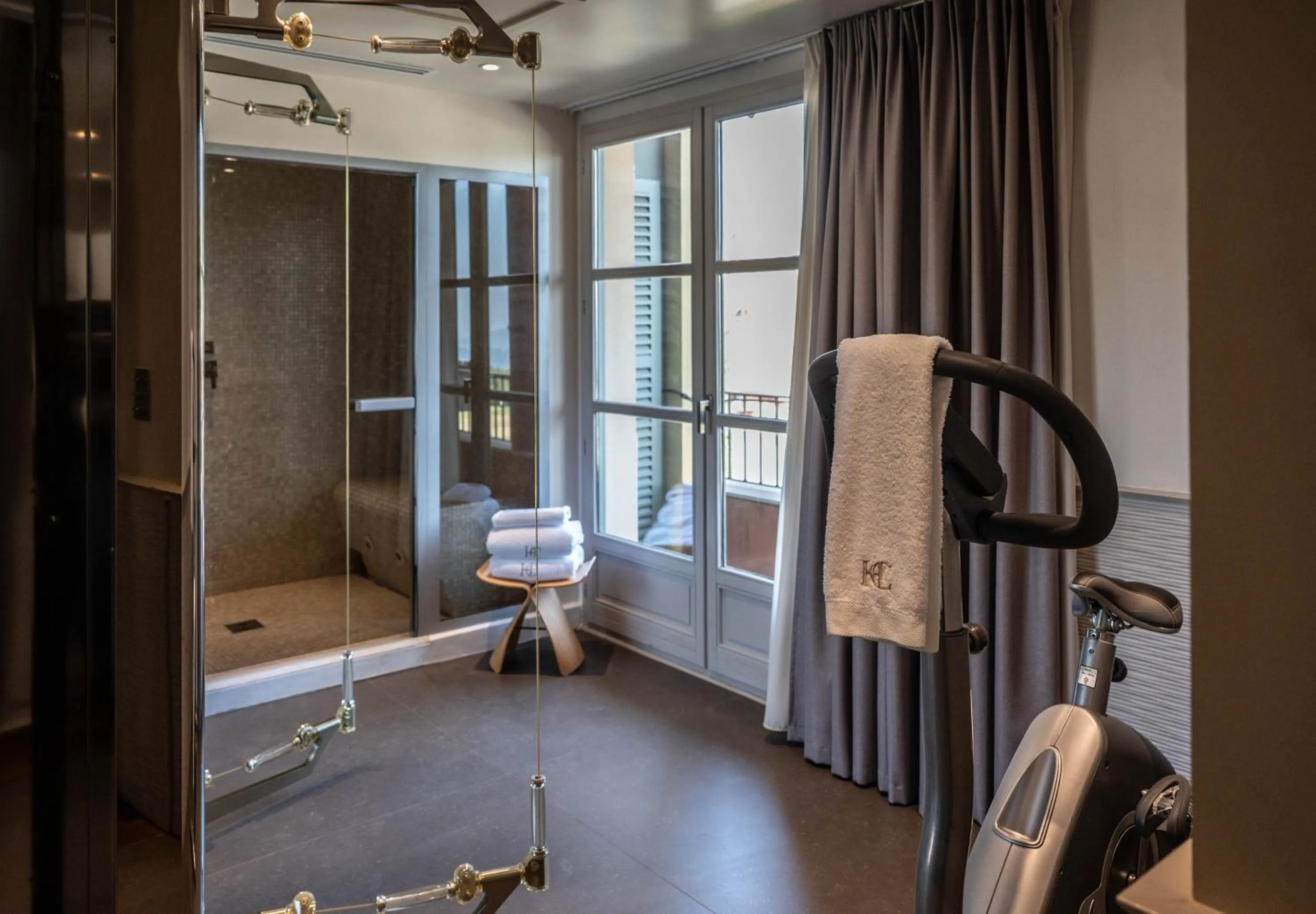 Bedroom in L'Hôtel & Spa du Castellet