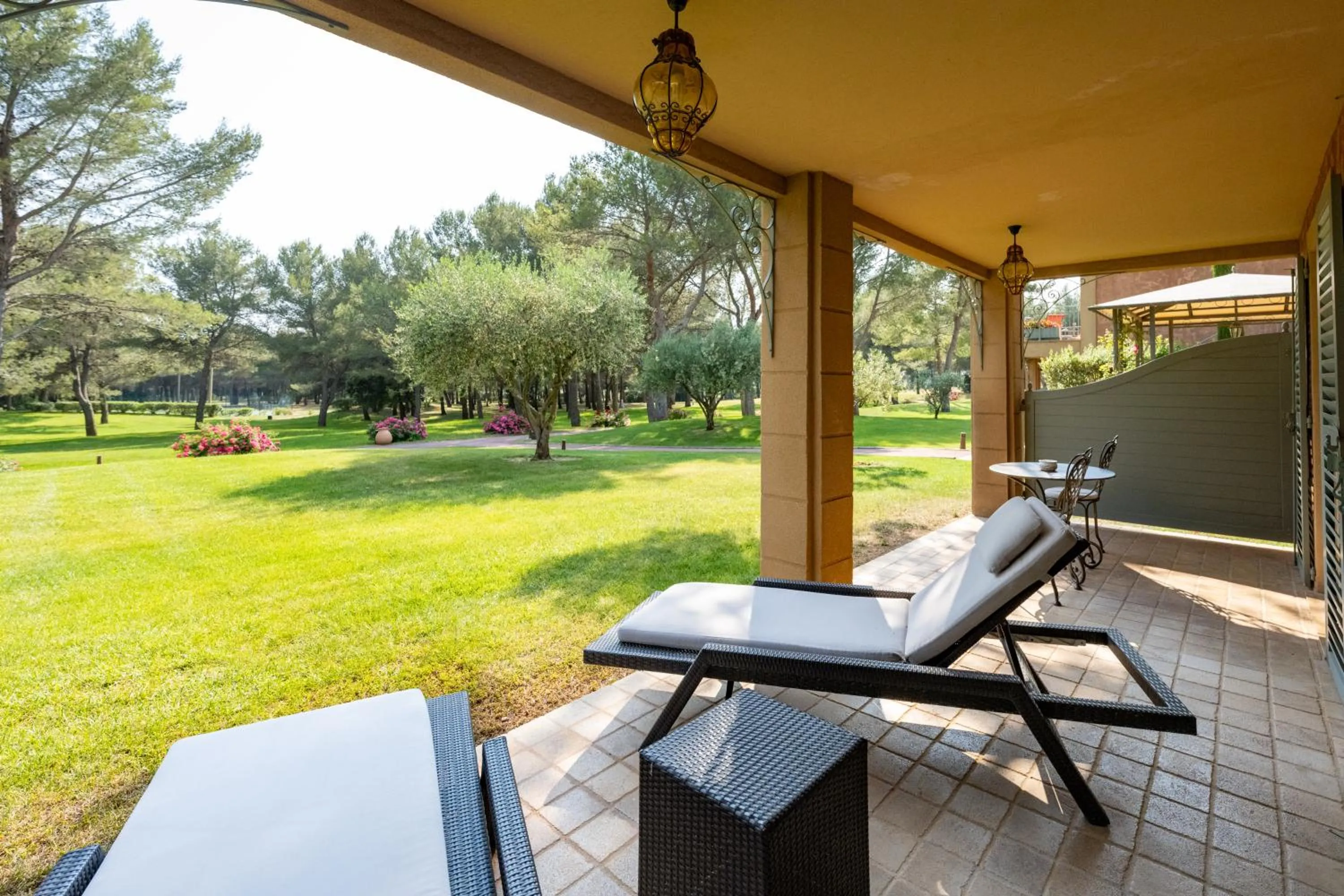 Garden view in L'Hôtel & Spa du Castellet